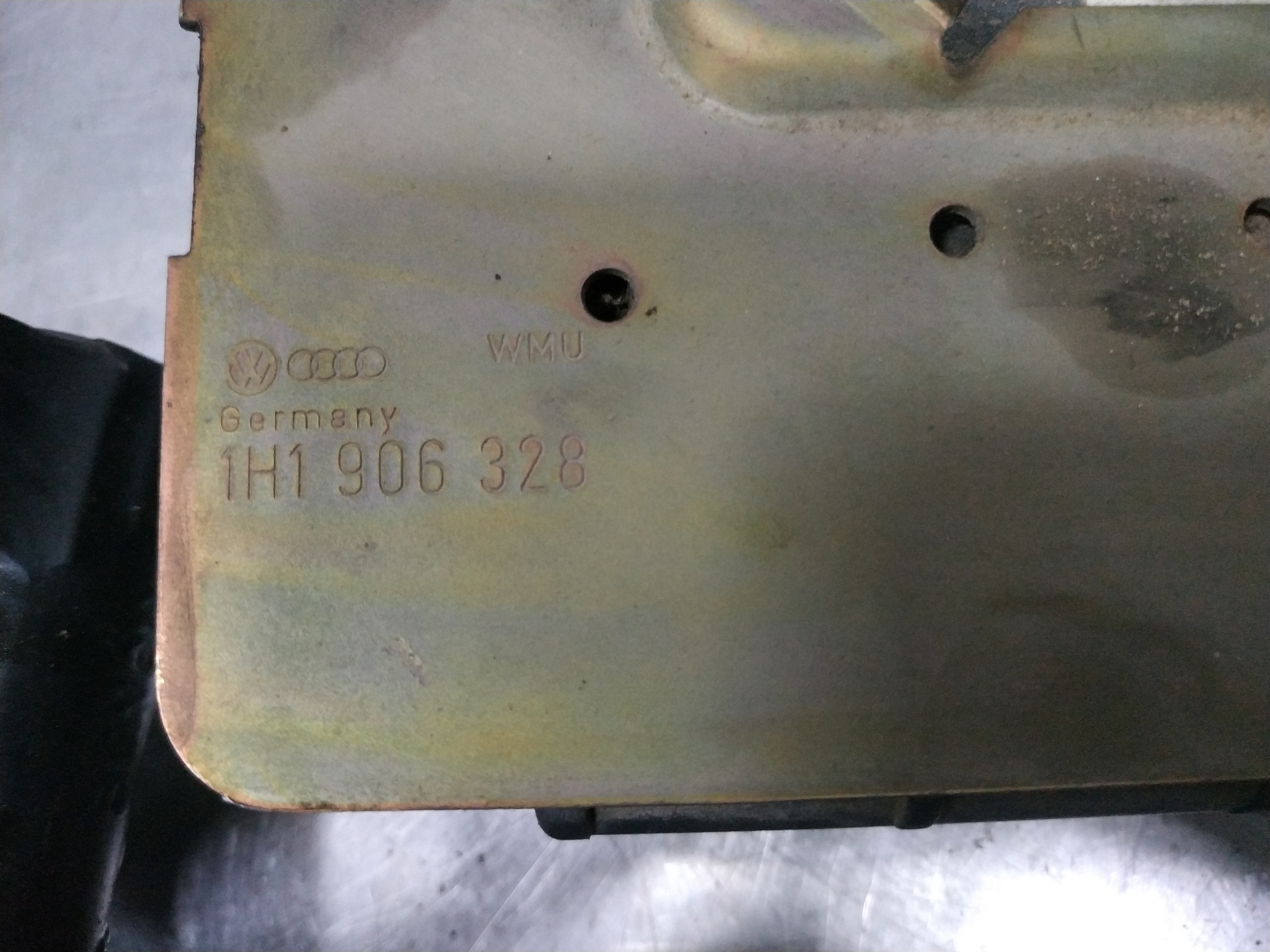 Centralita motor uce 1Z 0281001308 de Volkswagen Golf 1991-1998 - pieza usada
