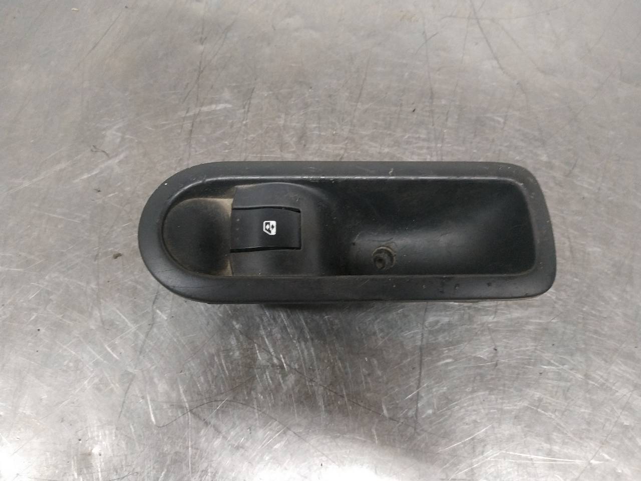 Mando elevalunas trasero izquierdo F9Q B8 156015540 de Renault Megane ii (bm0/1_, cm0/1_) 2002-2008