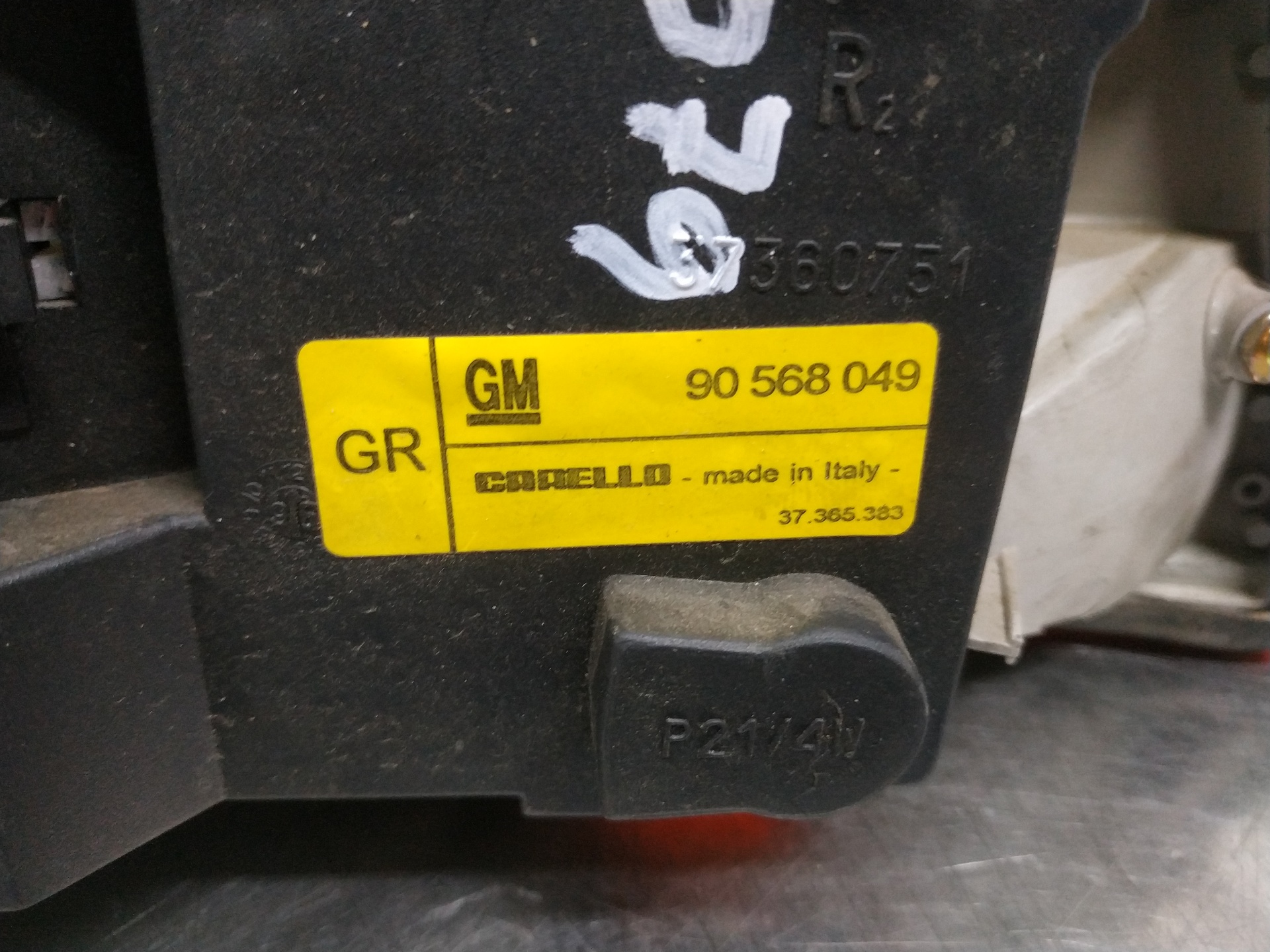 Scheinwerfer hinten rechts 90568049 de Opel Vectra 1995-2002 - pieza usada