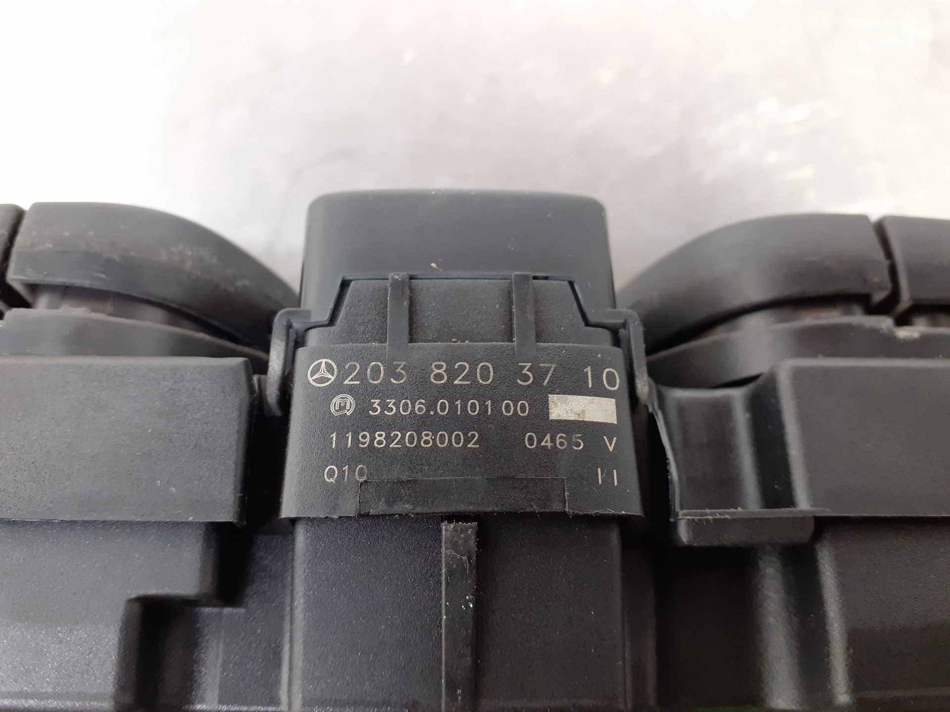 MITSUBISHI C-Class W203/S203/CL203 (2000-2008) Hazard button 2038203710 18993093