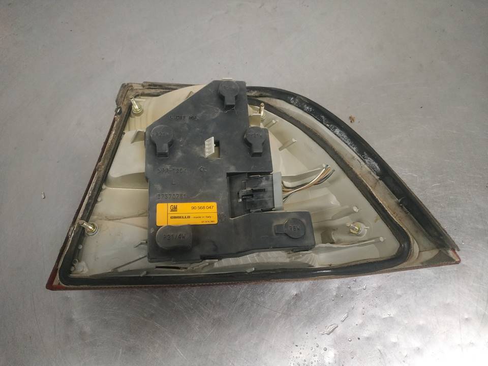 Scheinwerfer hinten links 90568047 de Opel Vectra b (j96) 1995-2002 - pieza usada