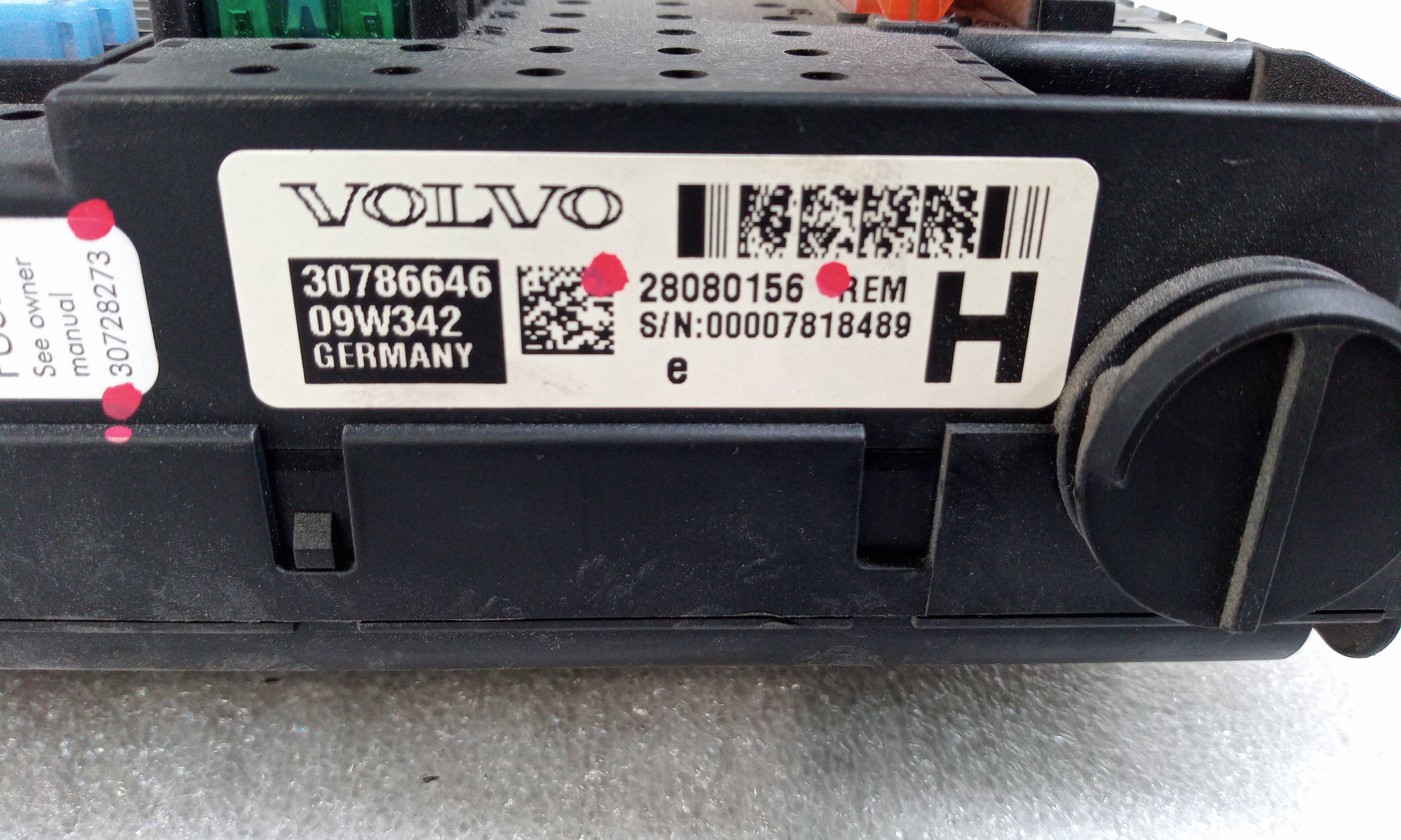 Fuse box D5244T4 30728273 de Volvo Xc90 i (275) 2002-2006 185 CV con 227000 km - pieza usada