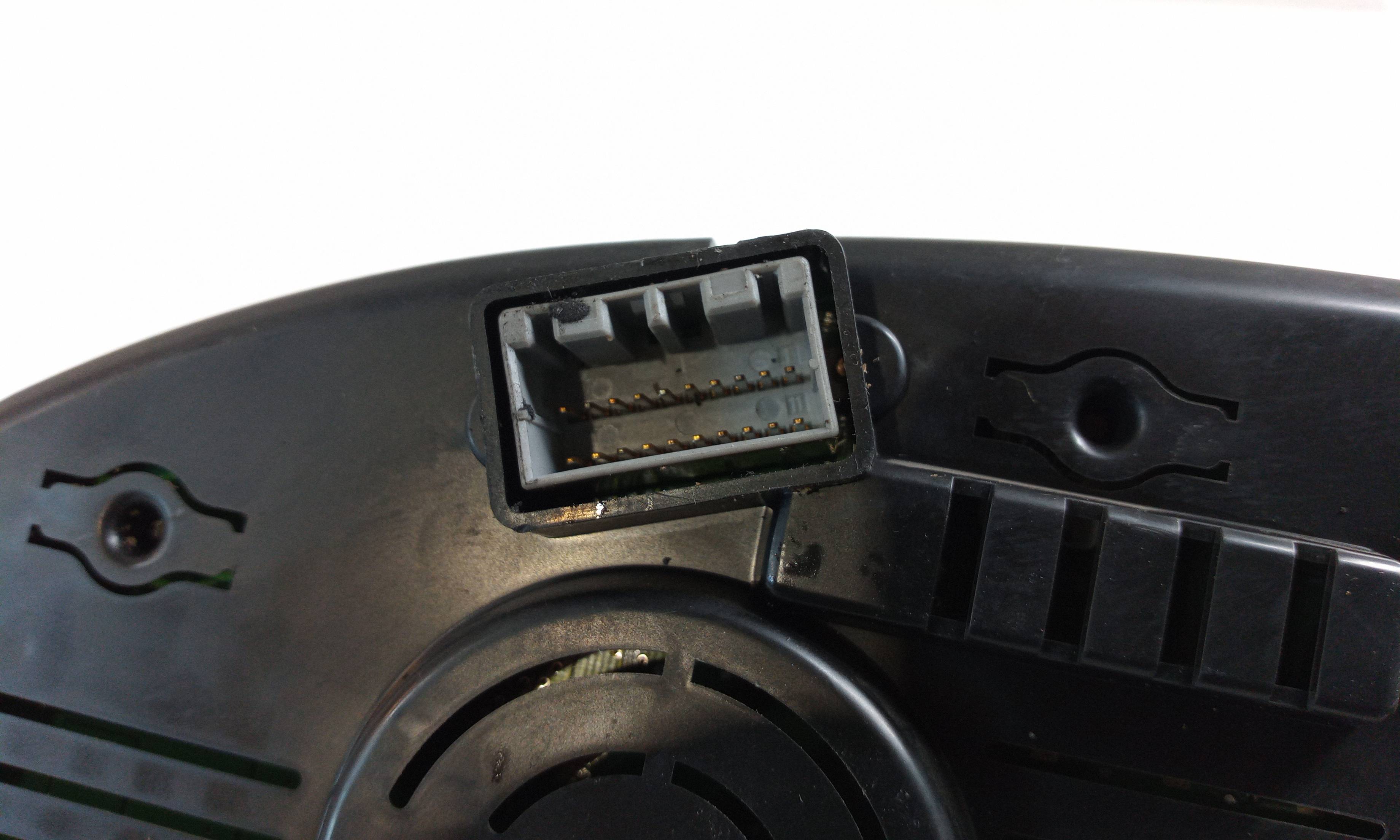 Cuadro de instrumentos 940132G14 de Kia Magentis (mg) 2005-0 140 CV - pieza usada