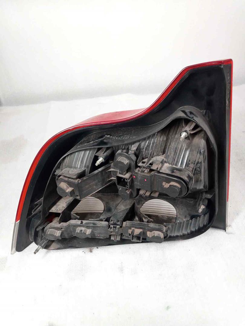 VOLVO S60 1 generation (2000-2009) Feu arrière droit 153838, 153851, 153852 23803360