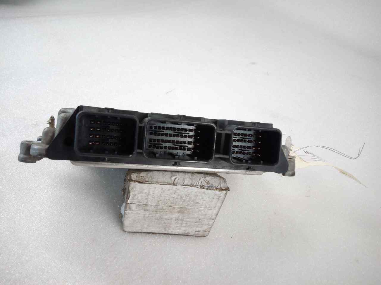 FORD Focus 2 generation (2004-2011) Moottorin ohjausyksikkö ECU 0281011701 20066567