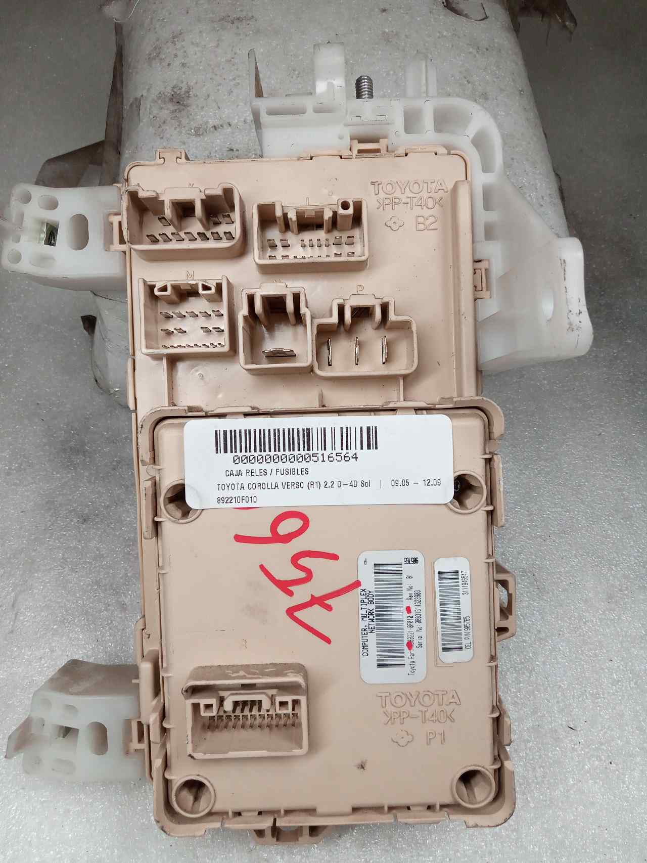 TOYOTA Corolla Verso 1 generation (2001-2009) Fuse Box 892210F010 25036782