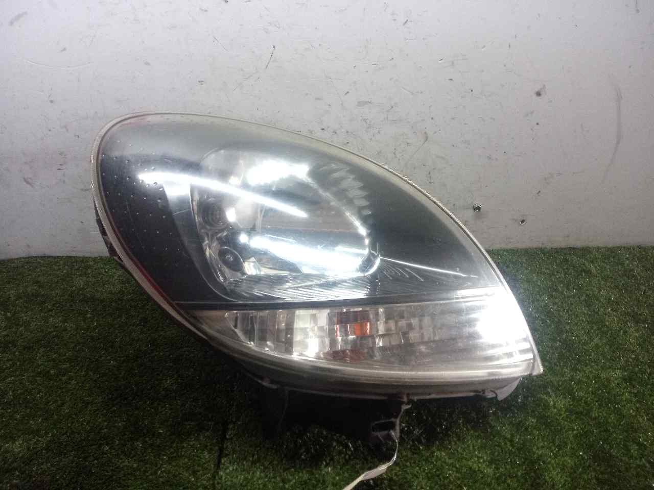 Faro derecho F9Q790 8200444260 de Renault Kangoo (kc0/1_) 2005-0 84 CV
