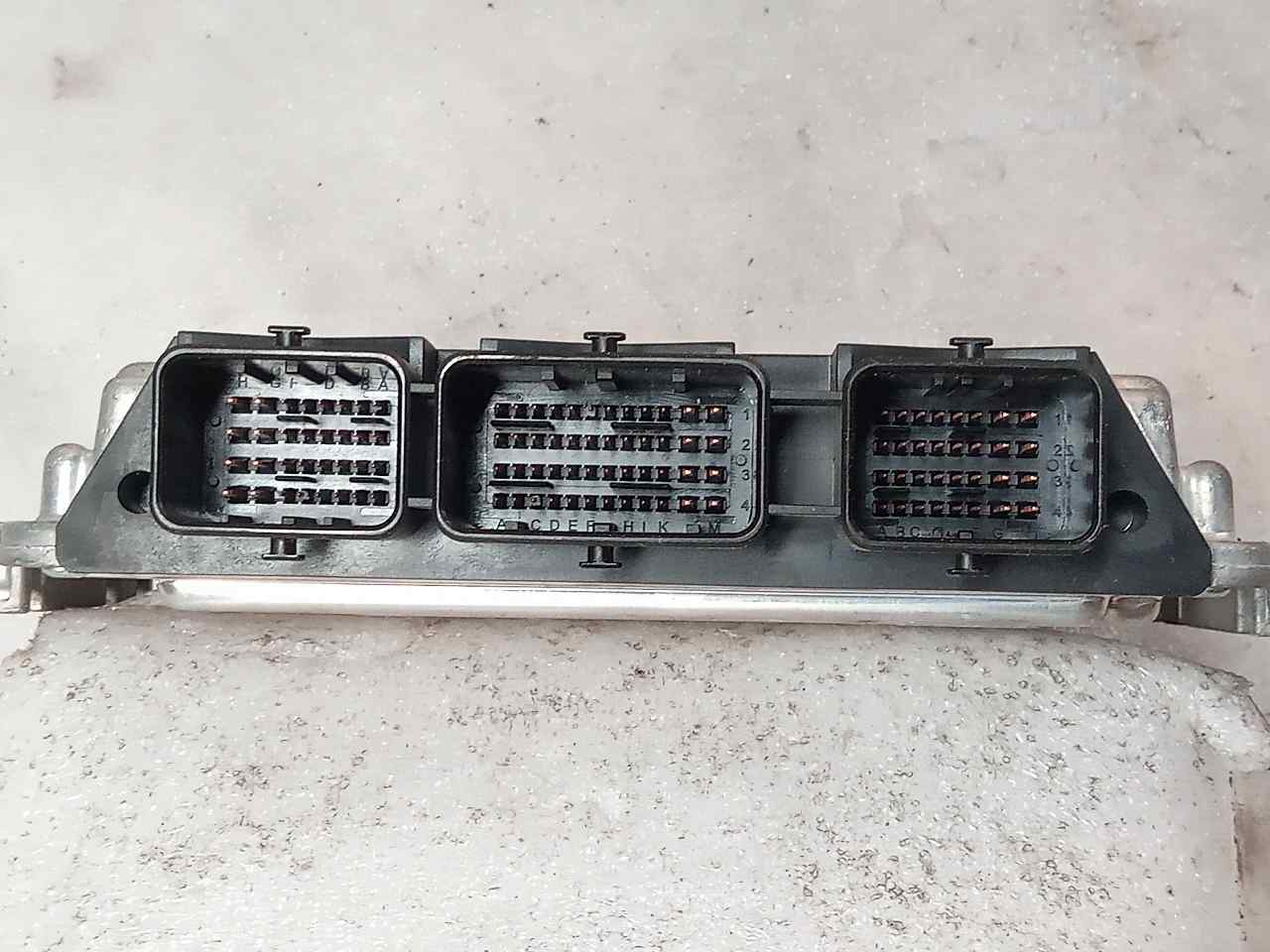 FORD Focus 2 generation (2004-2011) Moottorin ohjausyksikkö ECU 0281011701 24829039