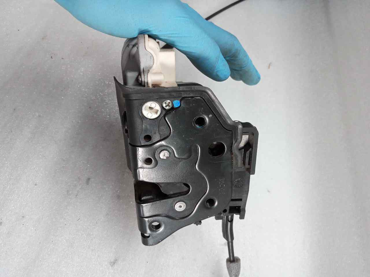 Cerradura puerta trasera derecha BLS 3C4839016A de Seat Ibiza iv (6j5, 6p1) 2008-2010 105 CV - pieza usada