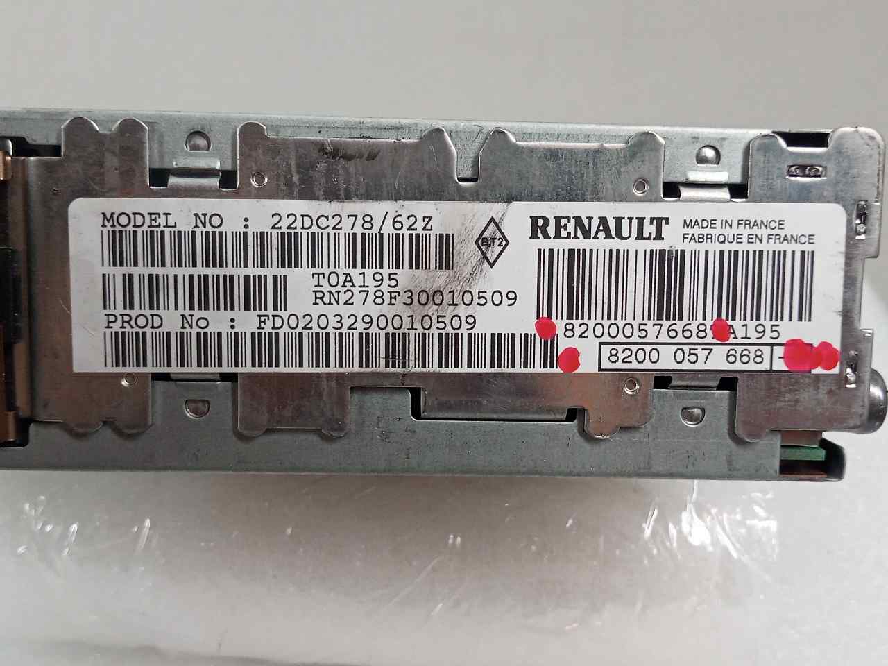 Sistema audio / radio cd V4Y701 8200057668 de Renault Vel satis (bj0_) 2002-0 241 CV con 170000 km - pieza usada