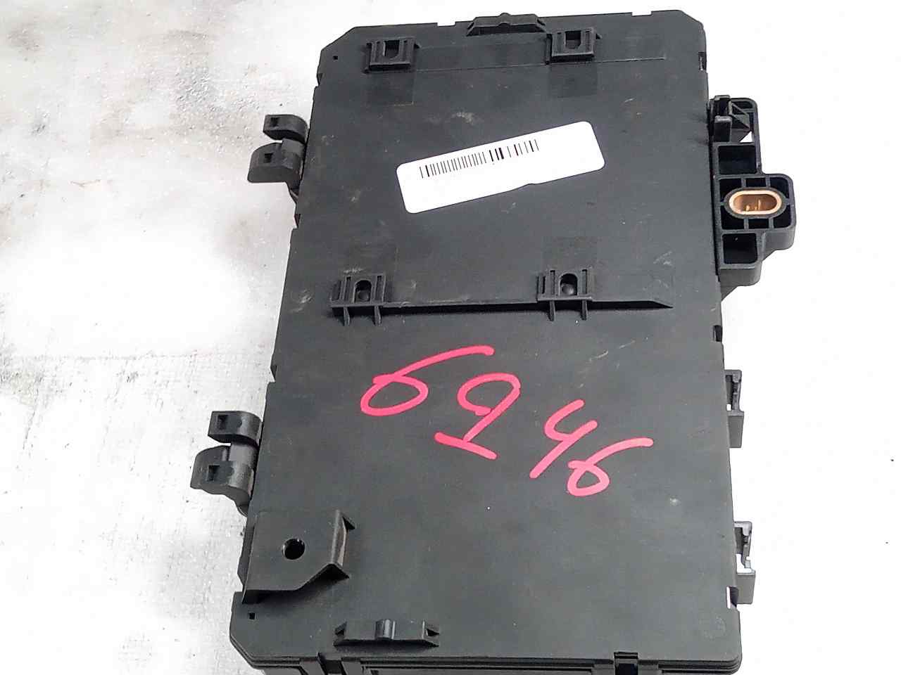 Caja de relés / fusibles 13145018 de Opel Astra h station wagon (a04) 2004-2010 140 CV - pieza usada