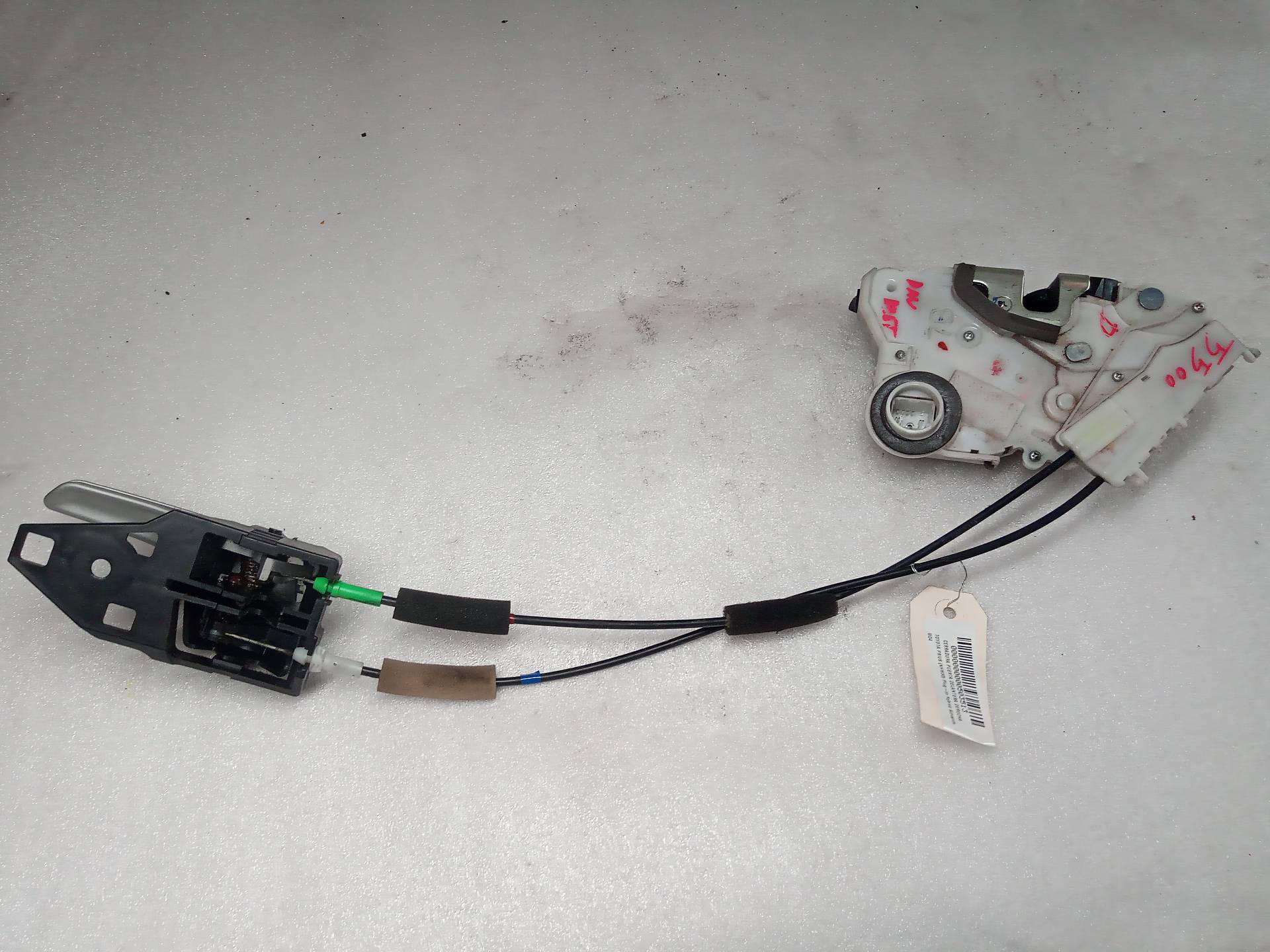 TOYOTA Prius 3 generation (XW30) (2009-2015) Front Right Door Lock MD4 24827464