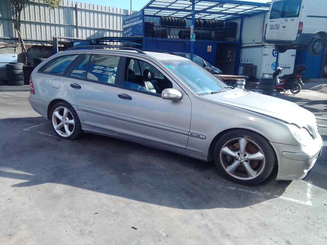 MERCEDES-BENZ C-Class W203/S203/CL203 (2000-2008) Muzikos grotuvas be navigacijos 4F0035223F 24855742