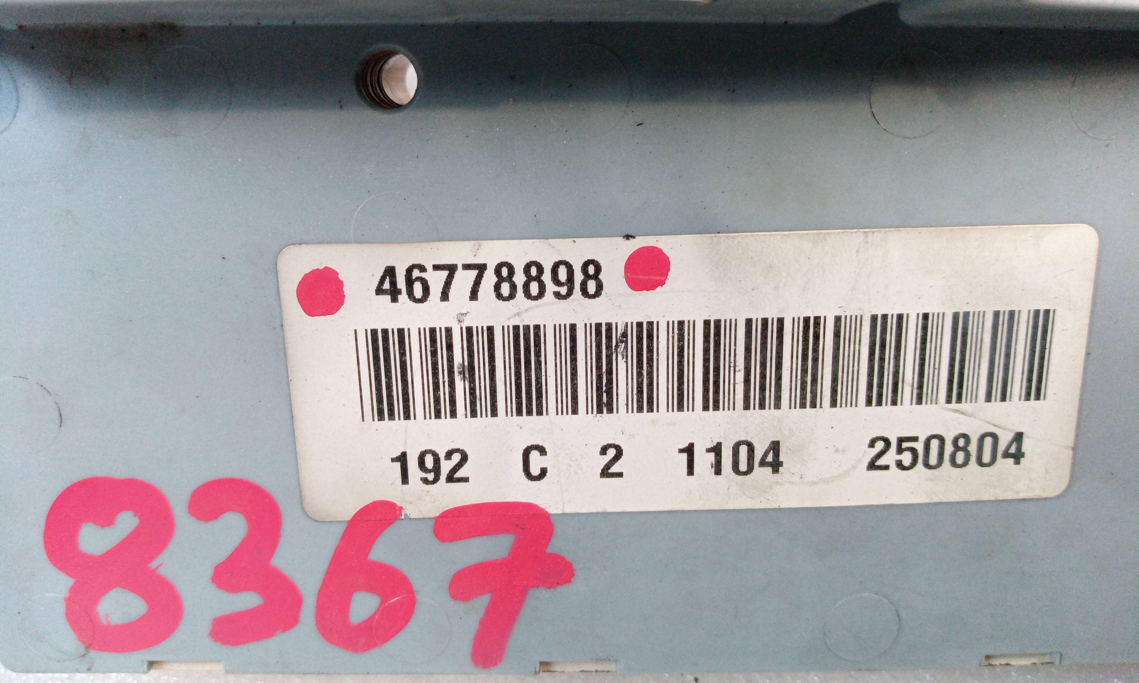 Caija de fusiveis 46778898 de Fiat Stilo (192) 2001-2003 - pieza usada