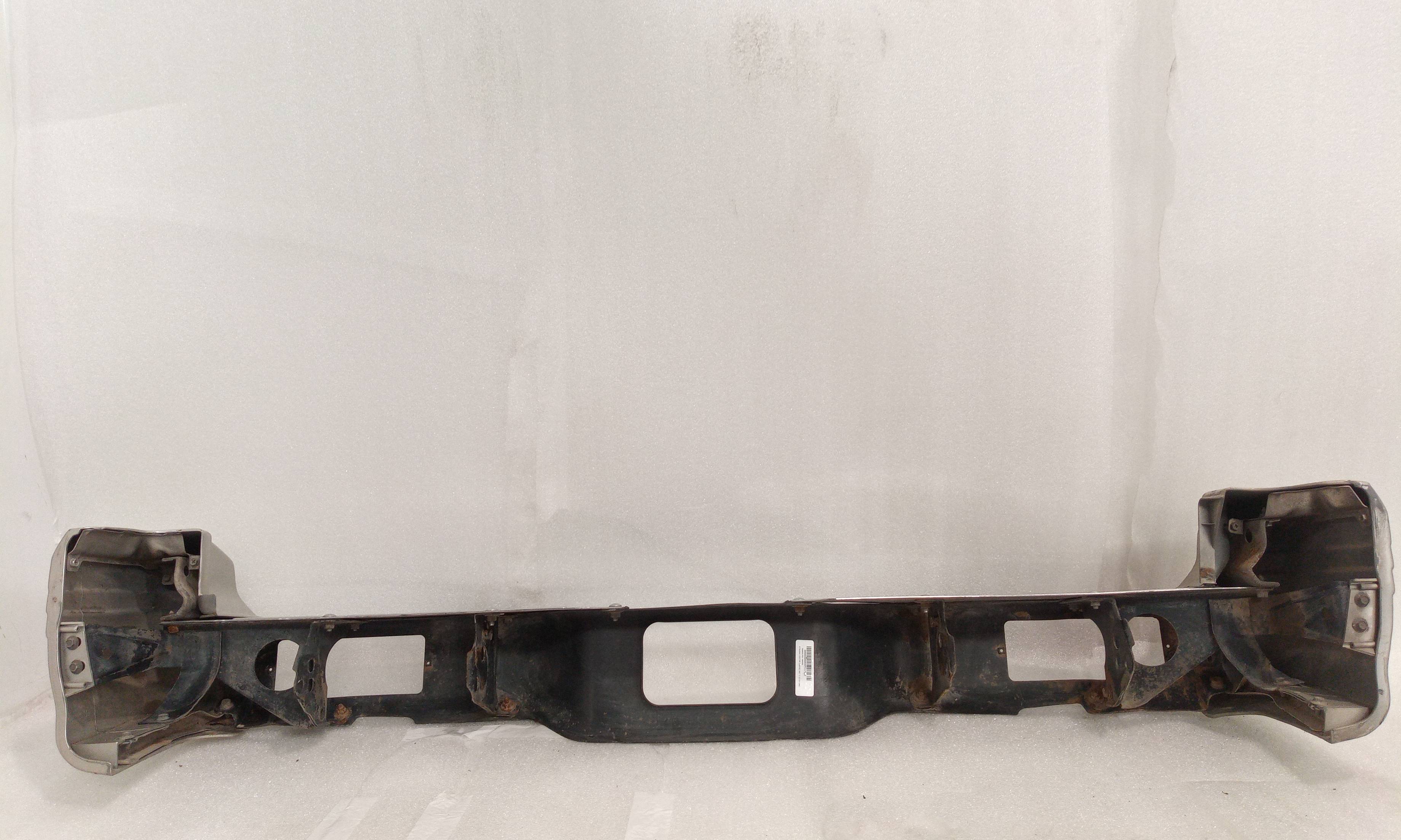 Paraurti posteriore de Mitsubishi Montero (v20/v40) 1997-2000 - pieza usada