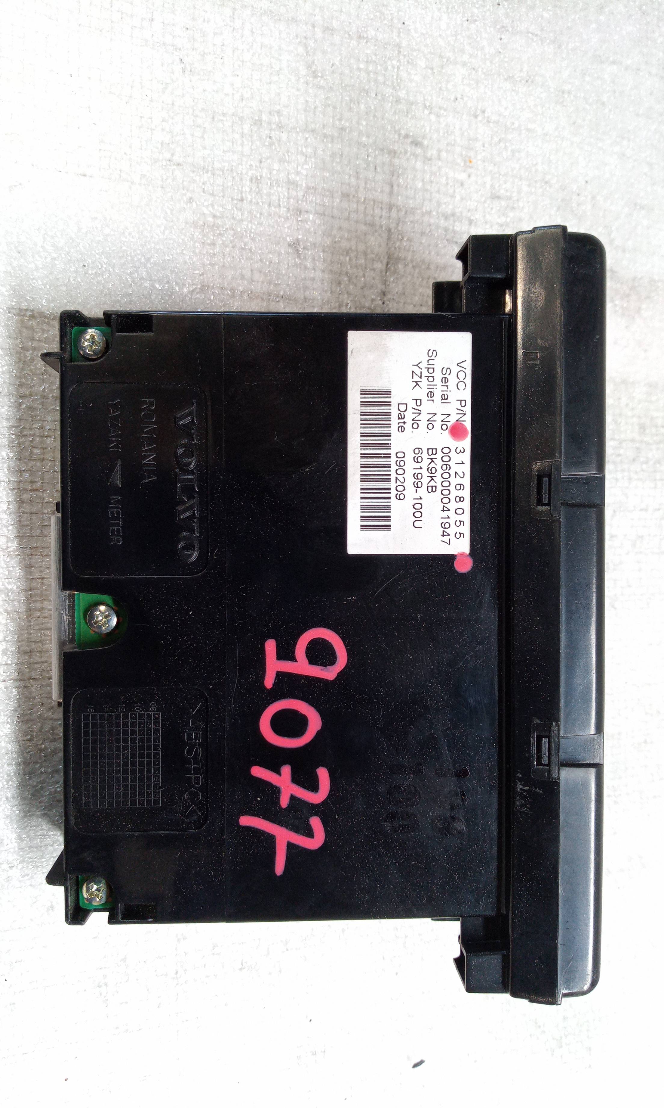 Écran multifunction D4164T 31268055 de Volvo V50 (545) 2004-2010 110 CV con 290690 km - pieza usada