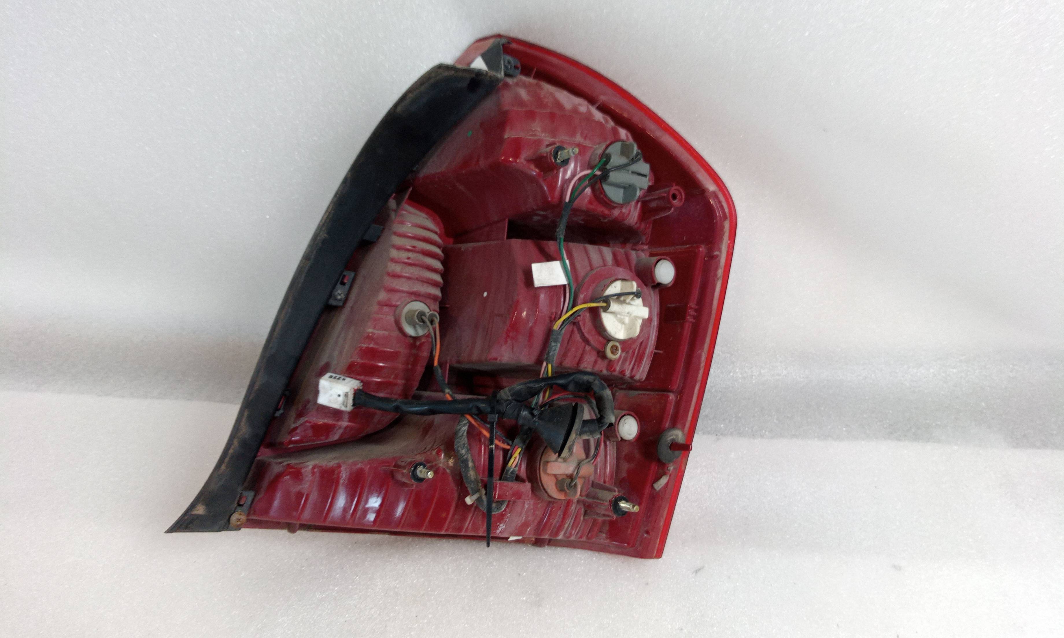 Pisca tras esquerdo D4FA 020220999000 de Hyundai Accent iii sedán (mc) 2005-2010 - pieza usada