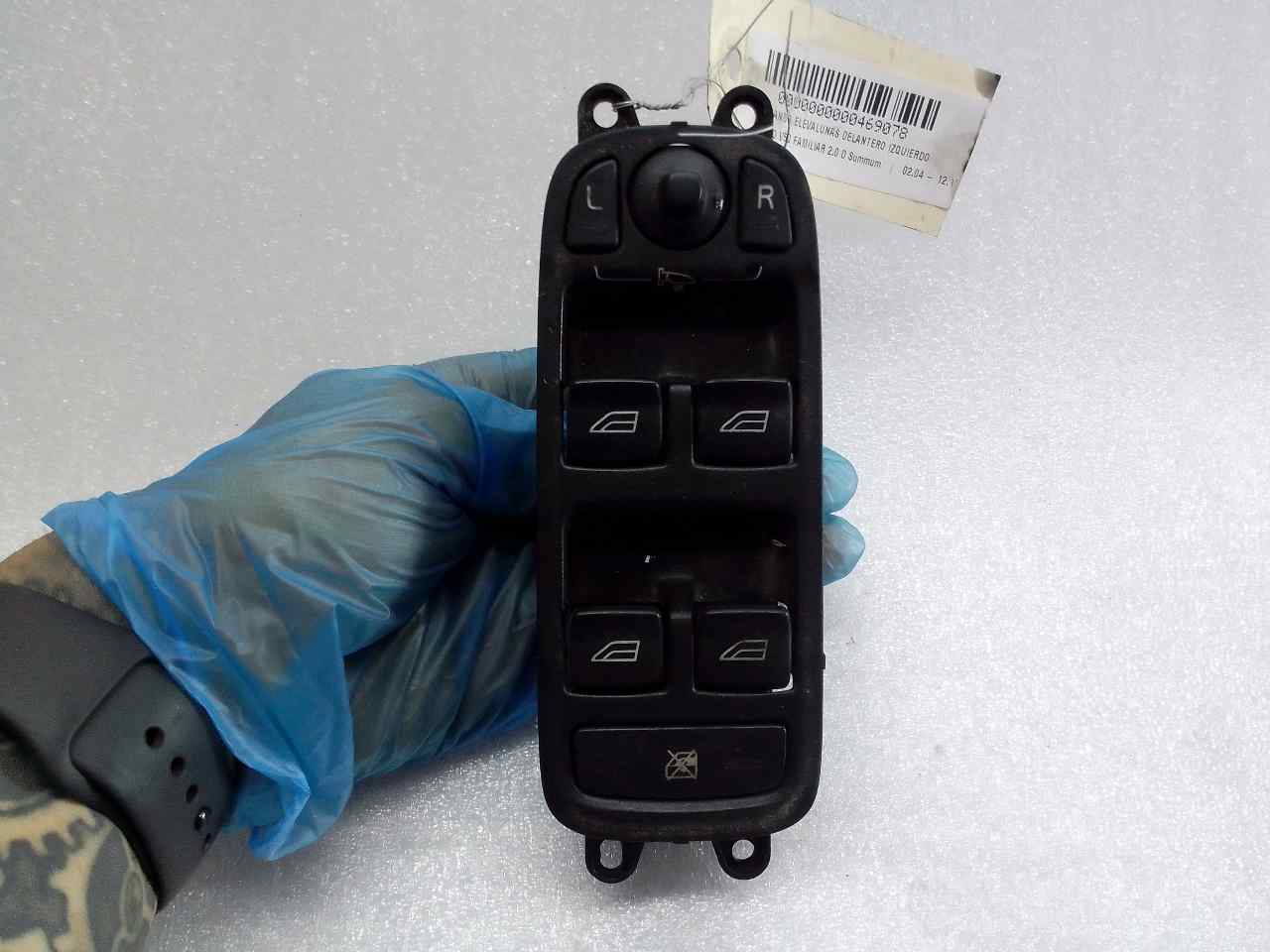 VOLVO V50 1 generation (2003-2012) Commutateur de fenêtre de porte avant gauche 30710787 20058903