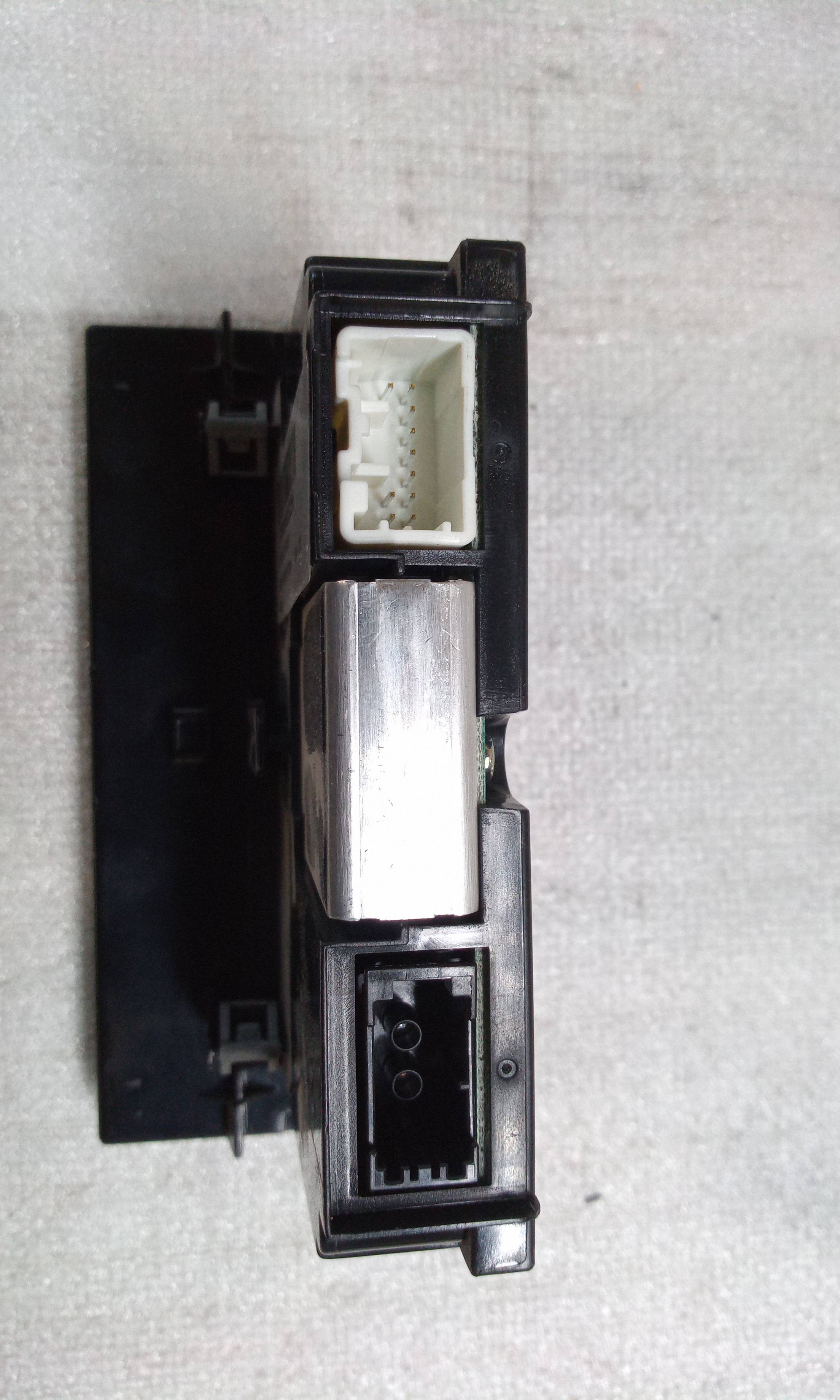 Écran multifunction D4164T 31268055 de Volvo V50 (545) 2004-2010 110 CV con 290690 km - pieza usada