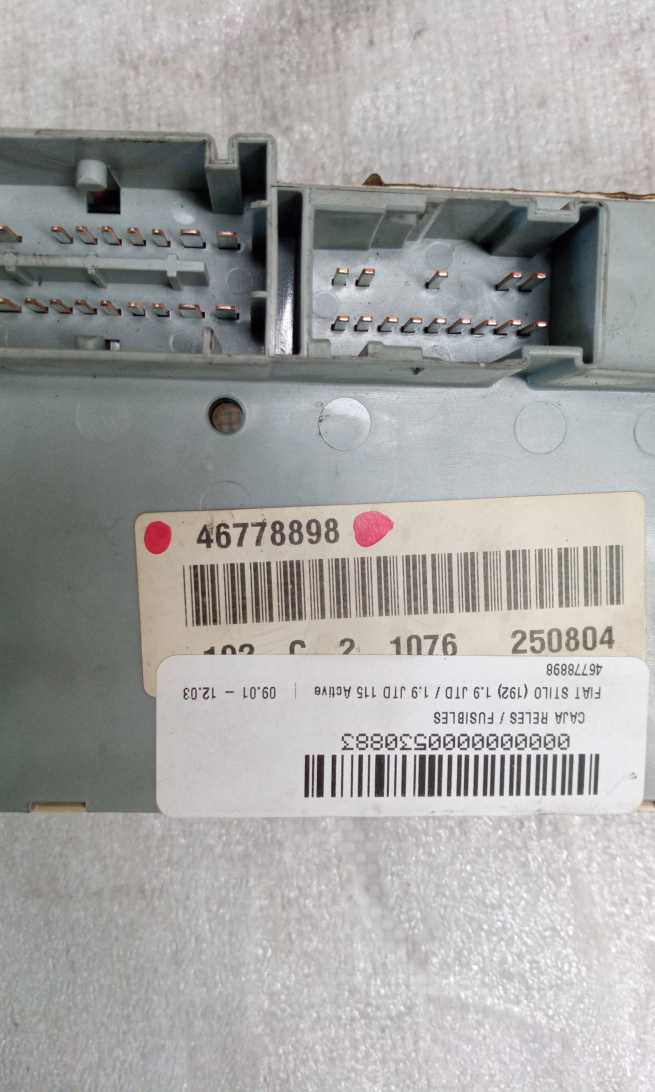 Caija de fusiveis 192A1000 46778898 de Fiat Stilo (192_) 2002-2006 116 CV - pieza usada