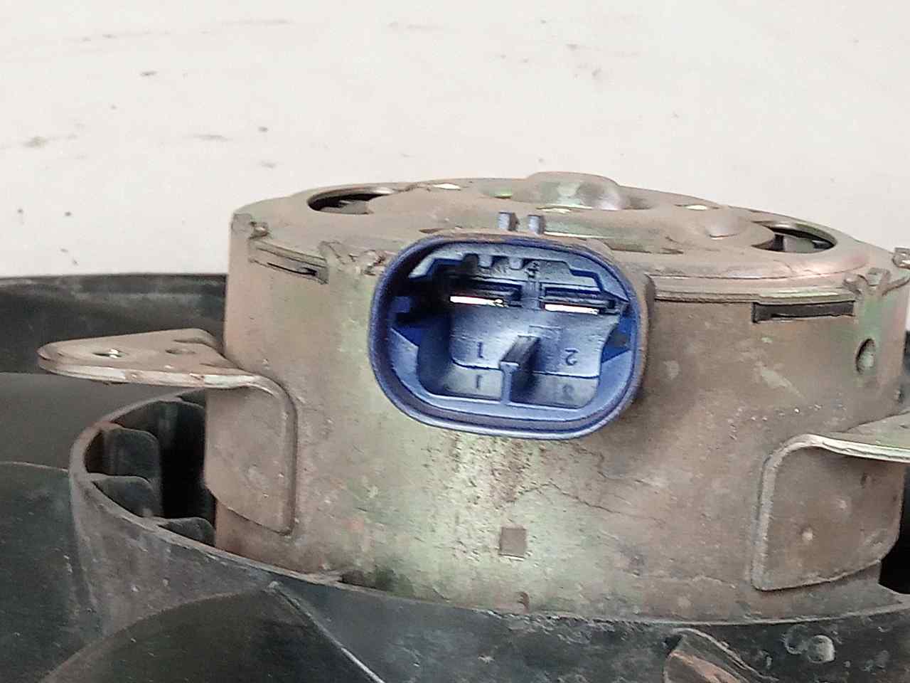 Electroventilador 5000992 de Dacia Dokker furgoneta/monovolumen 2010-2018 90 CV - pieza usada