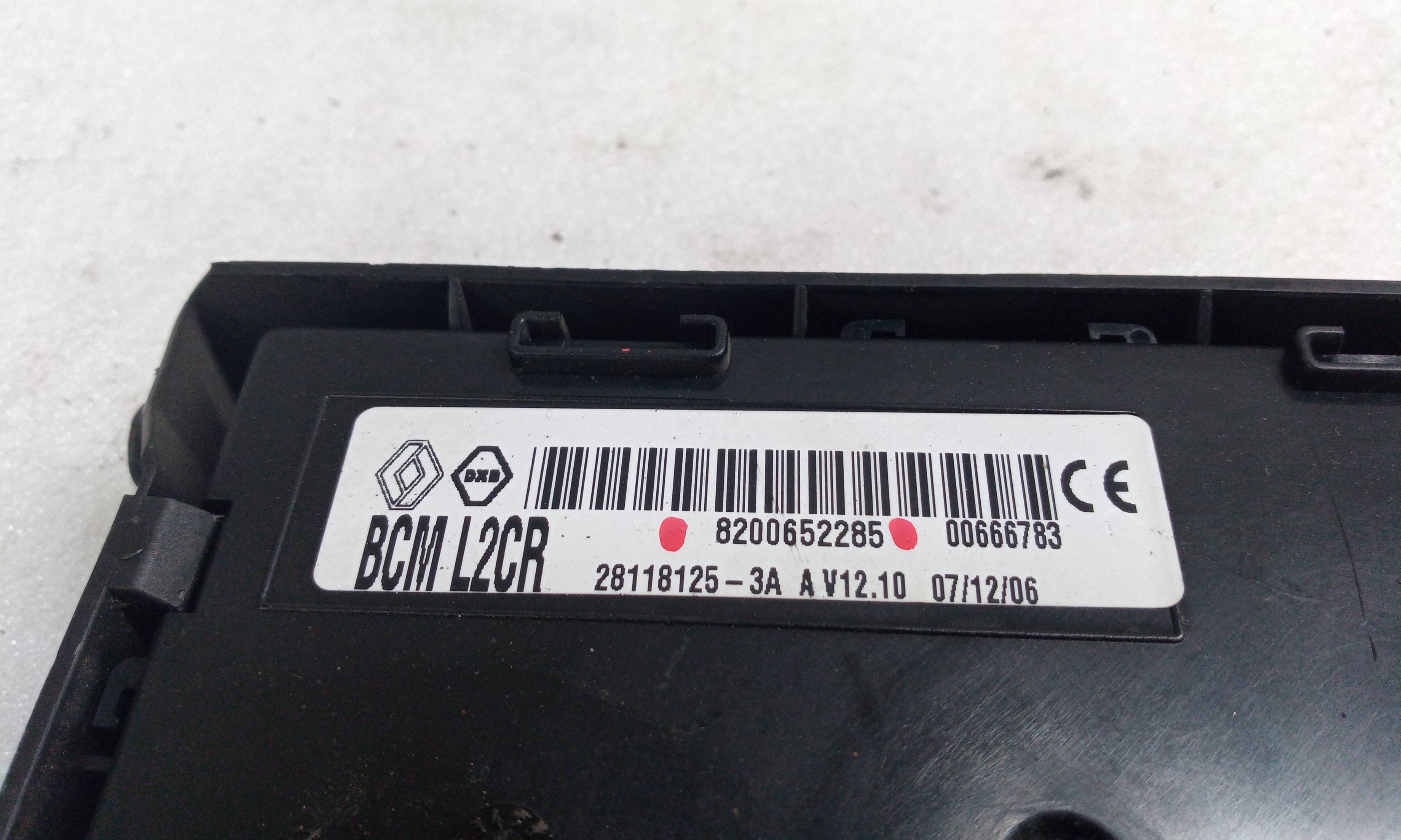 Scatola relè / fusibili K7M766 8200652285 de Renault Clio iii (br0/1, cr0/1) 2007-2012 86 CV - pieza usada