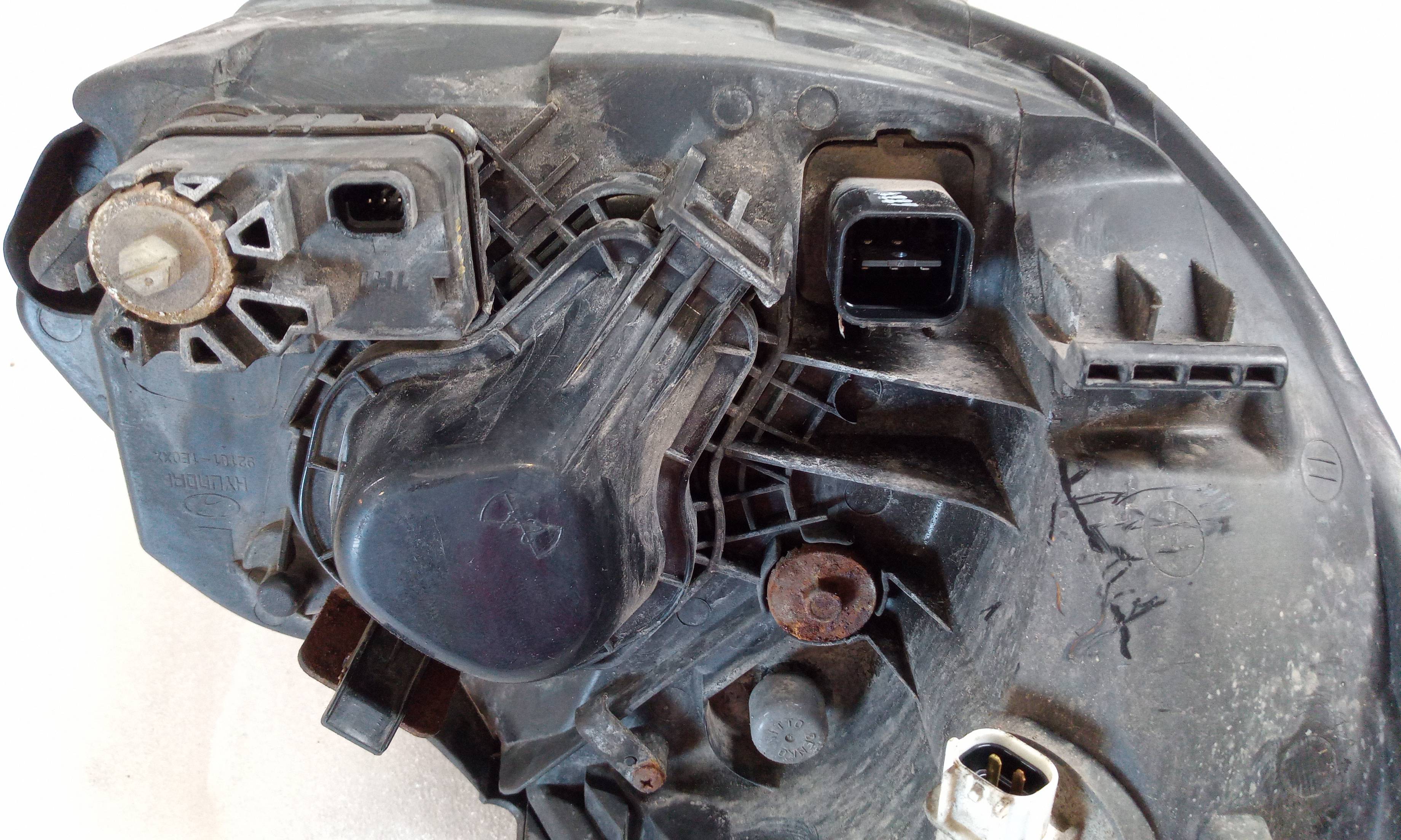 Faro izquierdo D4FA 010200999000 de Hyundai Accent iii sedán (mc) 2005-2010 - pieza usada