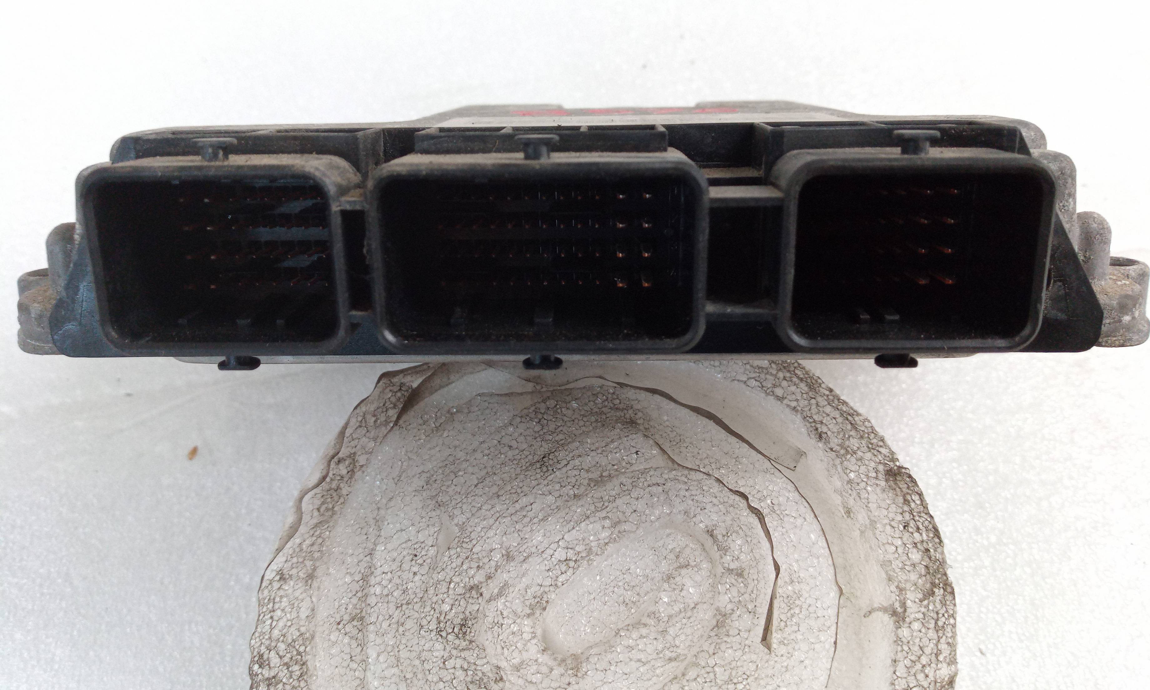 Switchboard engine uce 0281012058 de Renault Espace iv (jk0/1_) 2002-0 - pieza usada