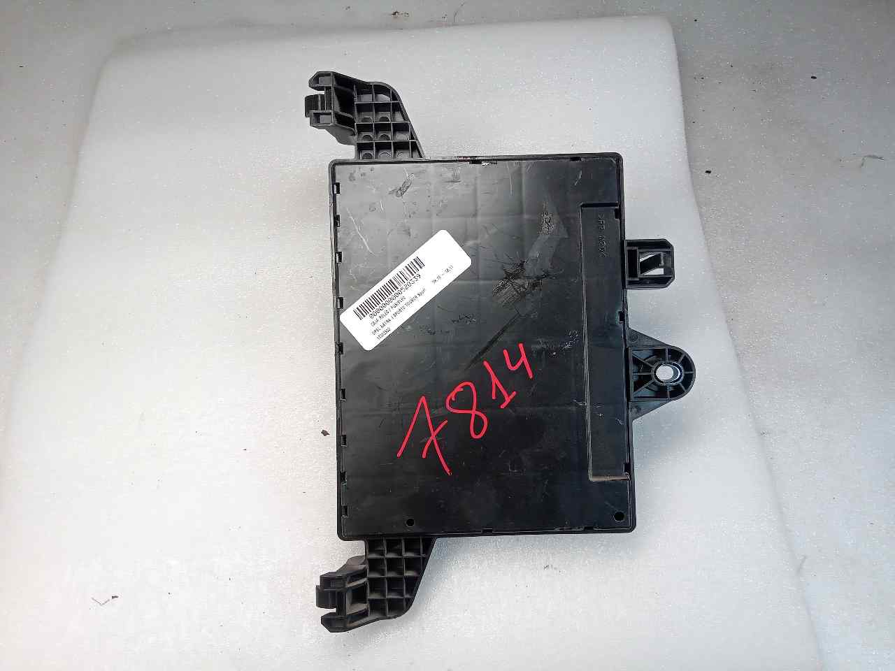 OPEL Astra J (2009-2020) Fuse Box 13302300 25719128