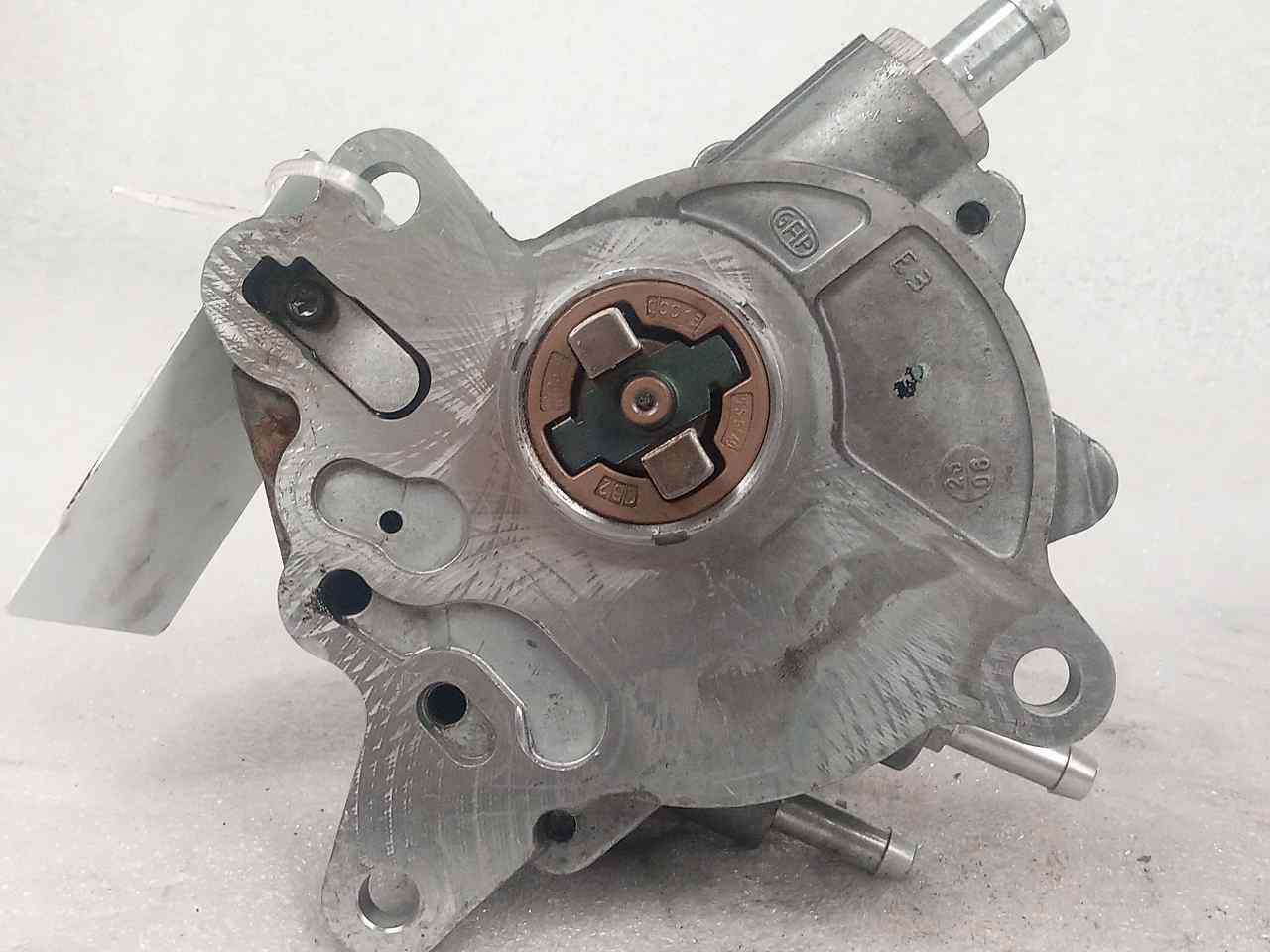 VOLKSWAGEN Passat Variant 1 generation (2010-2024) Vacuum Pump 03G145209 25239789