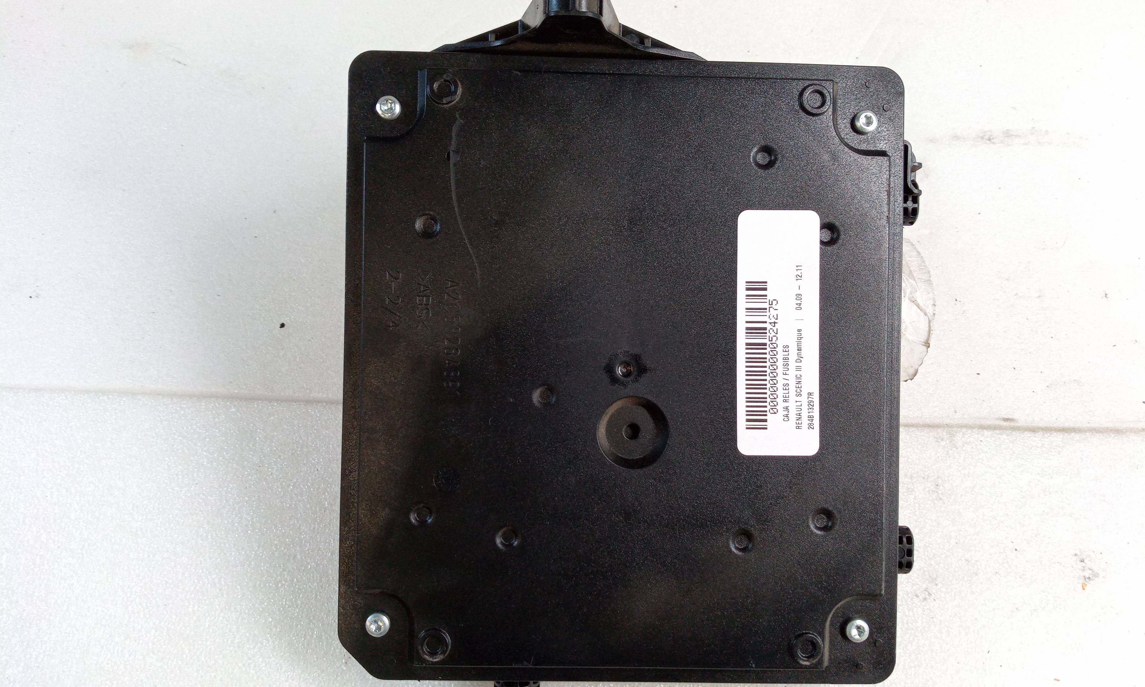 Caja de relés / fusibles F9Q870 284B13297R de Renault Scénic iii (jz0/1_) 2009-0 - pieza usada