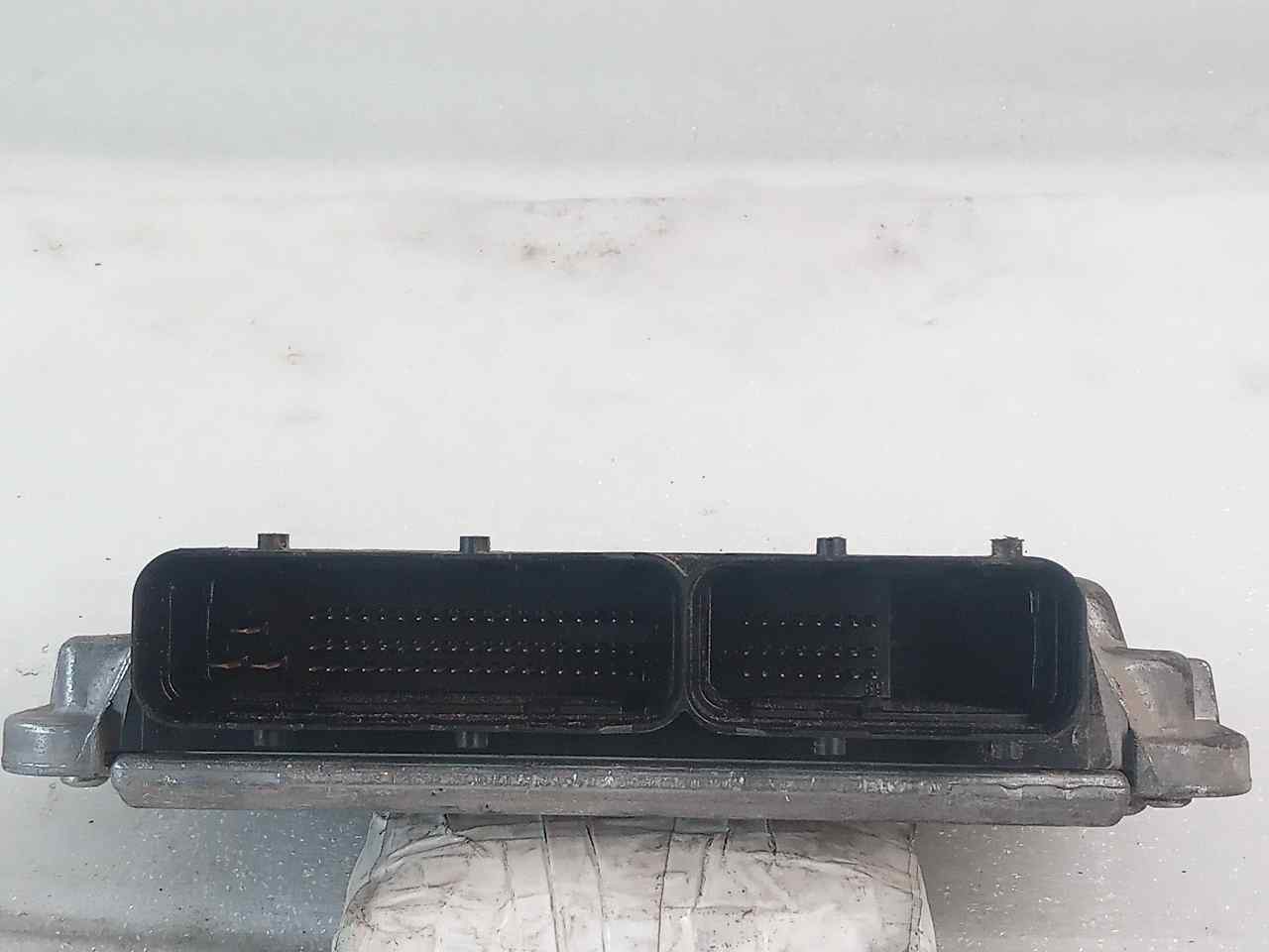 Centralita motor uce 0281011893 de Mg rover Rover 25 (rf) 2000-2004 - pieza usada