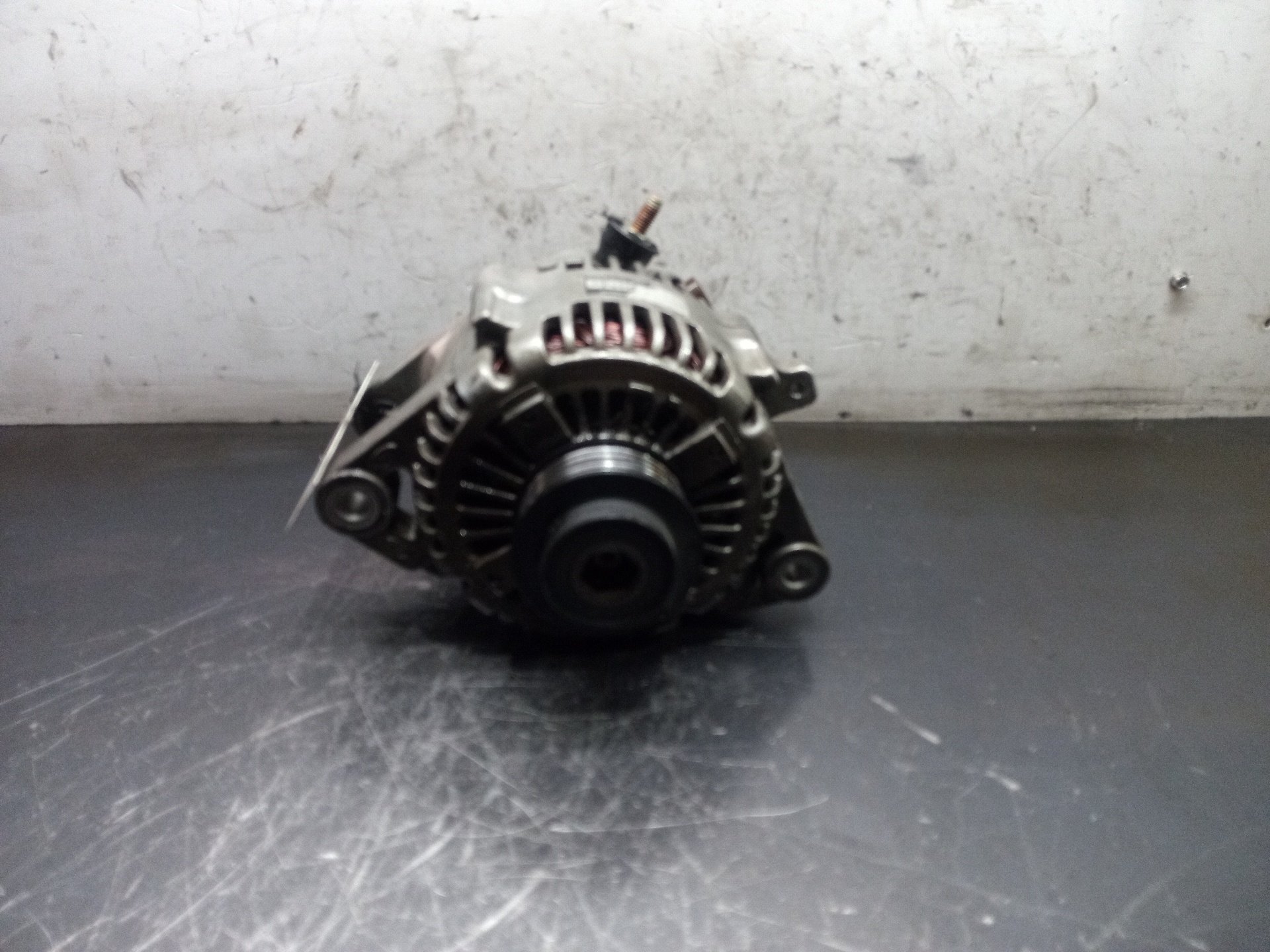 KIA Carnival 2 generation (2006-2010) Alternator 373004X900 20052434