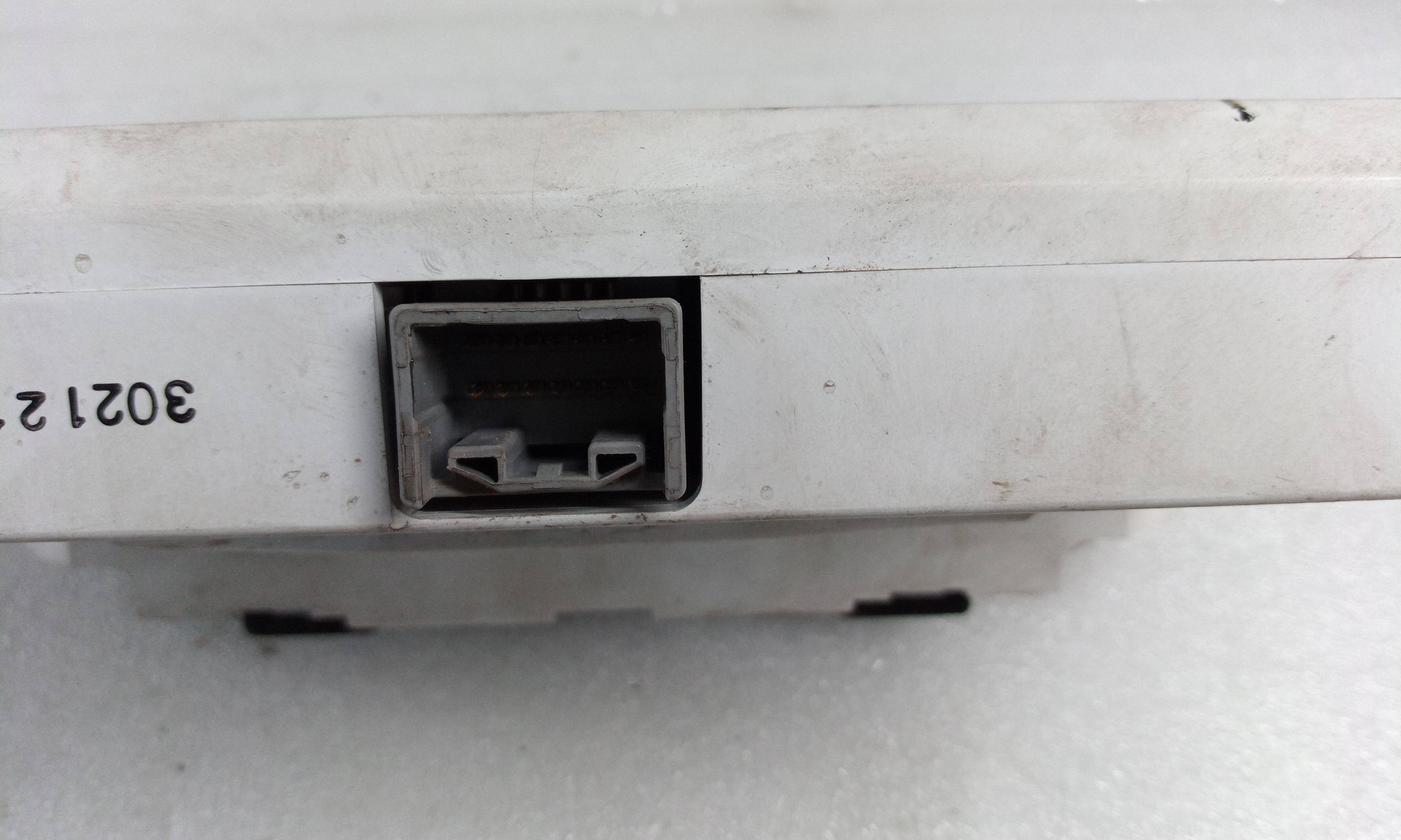 Pantalla multifunción 8329060260 de Toyota Land cruiser (j12) 2002-2004 - pieza usada
