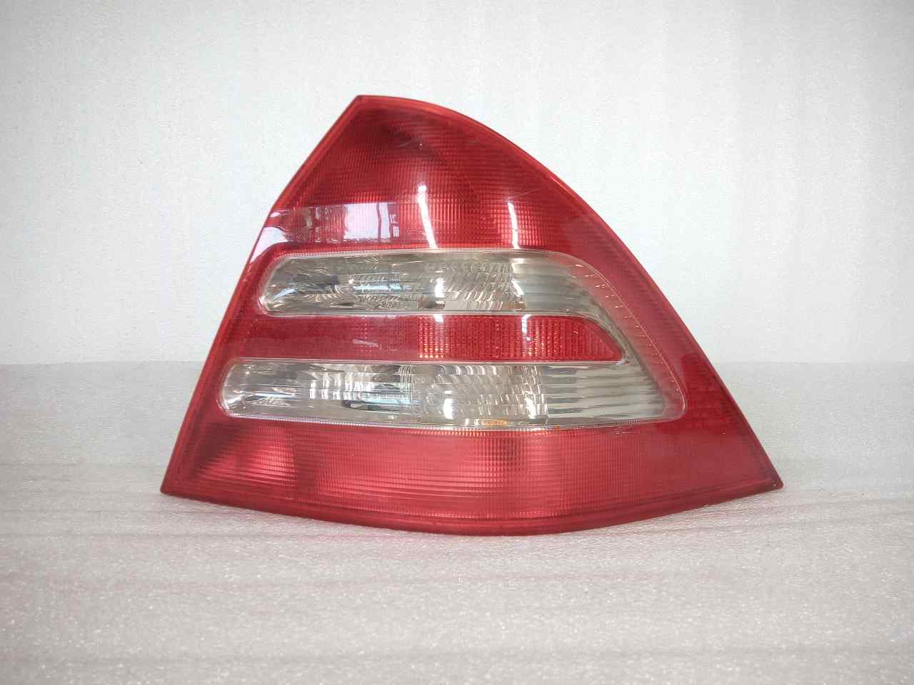 MERCEDES-BENZ C-Class W203/S203/CL203 (2000-2008) Rear Right Taillight Lamp 2038200264R 20063877