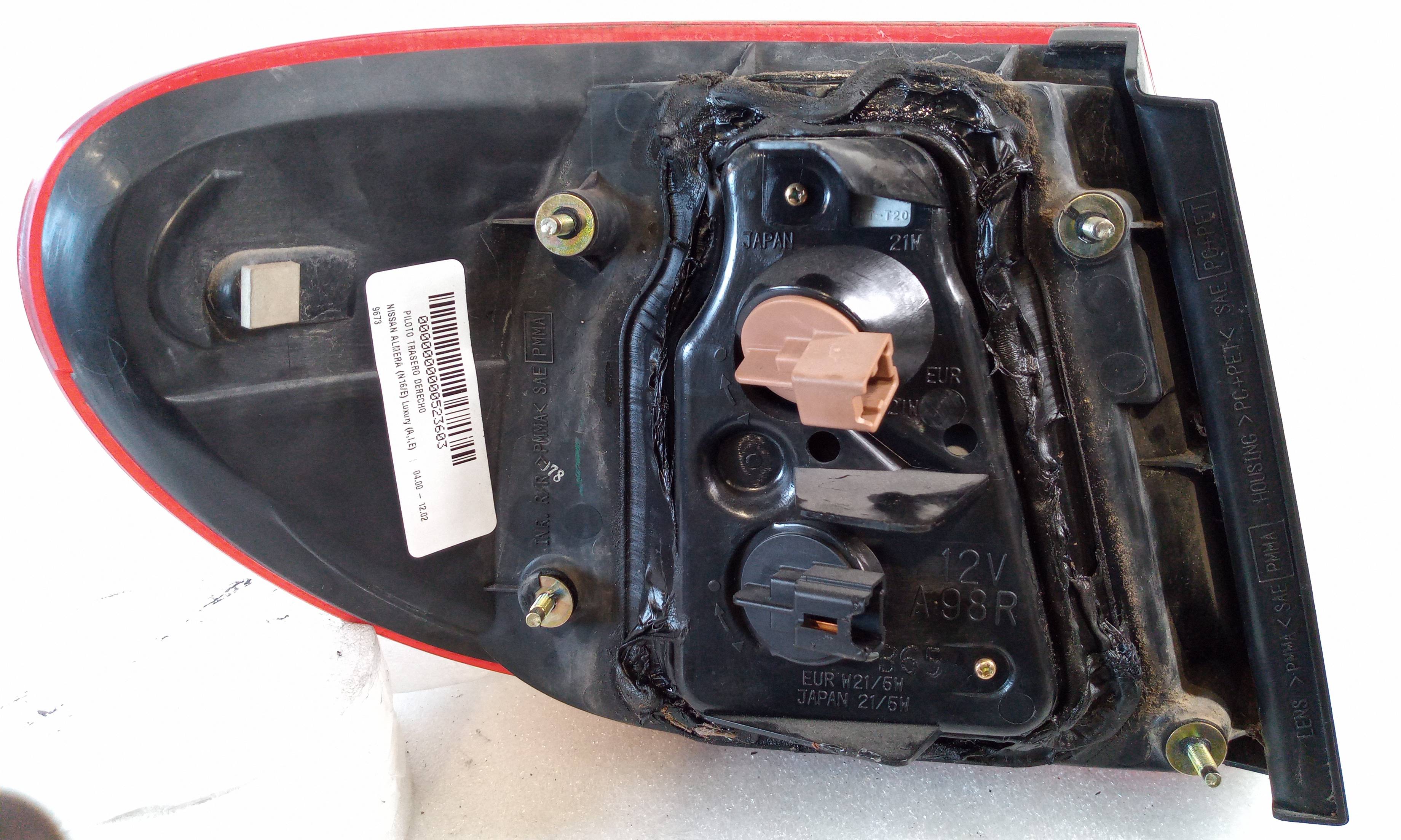 Piloto trasero derecho QC15 9673 de Nissan Almera (n16/e) 2002-2004 - pieza usada