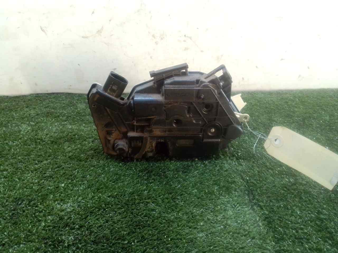 Rear door lock lh 6J0839015C de Seat Ibiza iv (6j5, 6p1) 2008-2010 105 CV - pieza usada