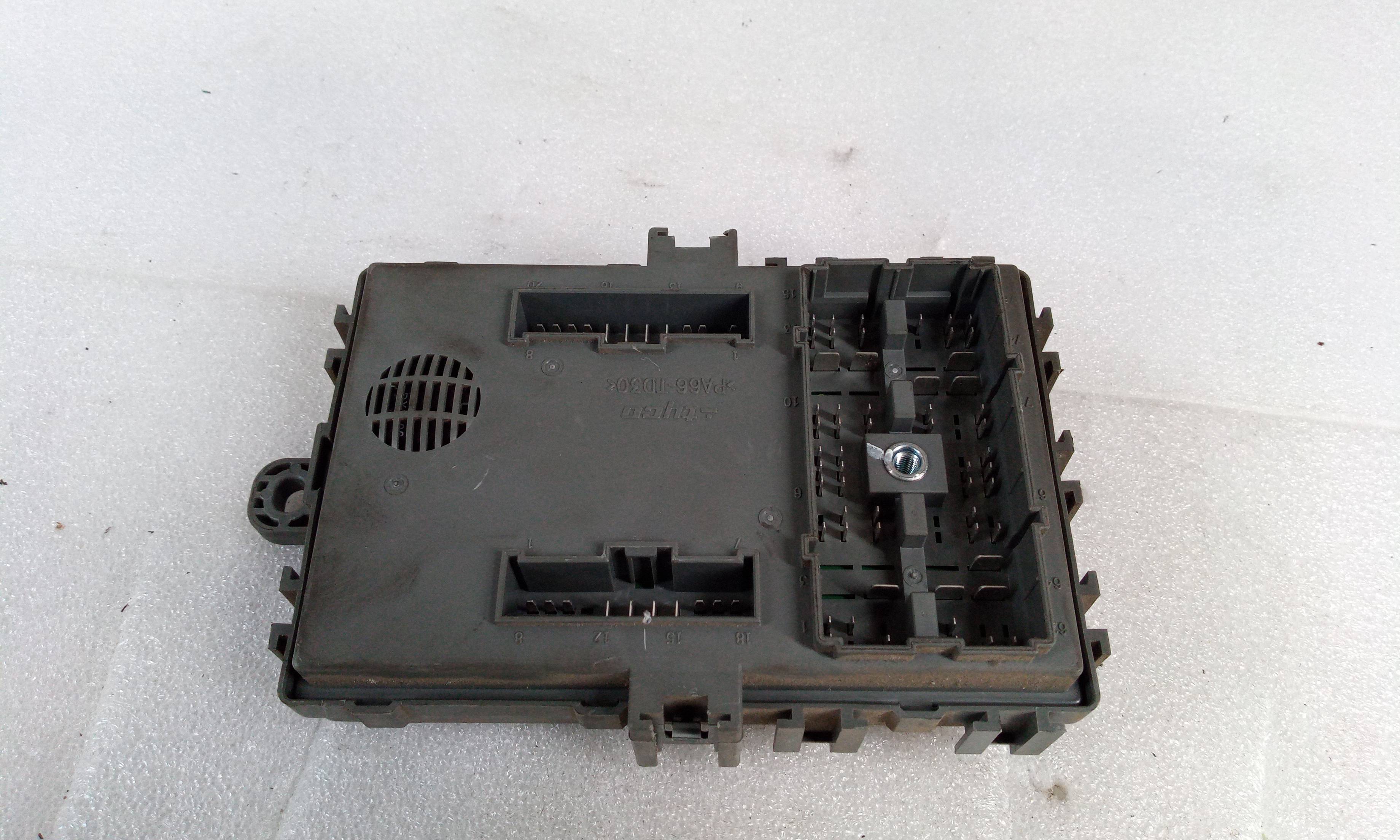 Boîtier fusibles 96826374 de Peugeot 308 2007-2010 con 230736 km - pieza usada