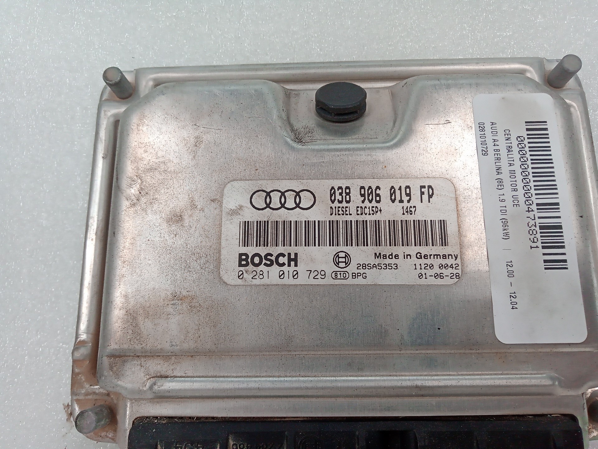 AUDI A4 B6/8E (2000-2005) Moottorin ohjausyksikkö ECU 0281010729 21628134