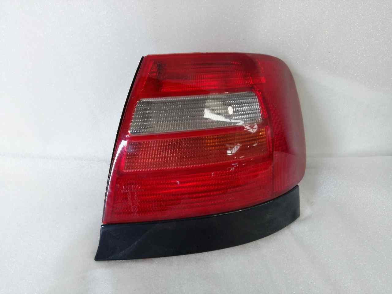 AUDI A4 B5/8D (1994-2001) Rear Right Taillight Lamp 034411927 20841250