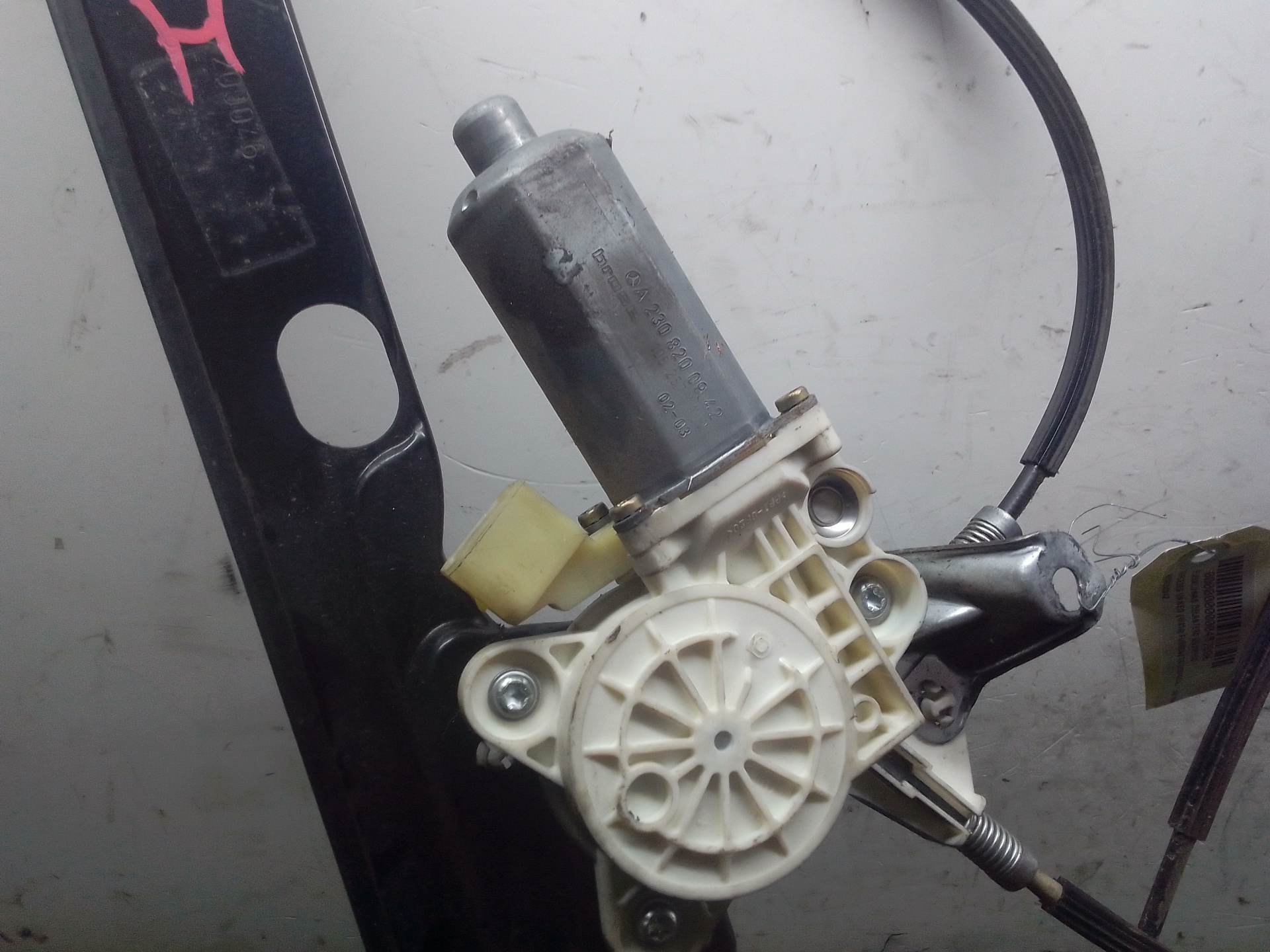 Elevalunas delantero izquierdo A2308200942 de Mercedes-benz Vaneo (414) 2002-2005 91 CV - pieza usada