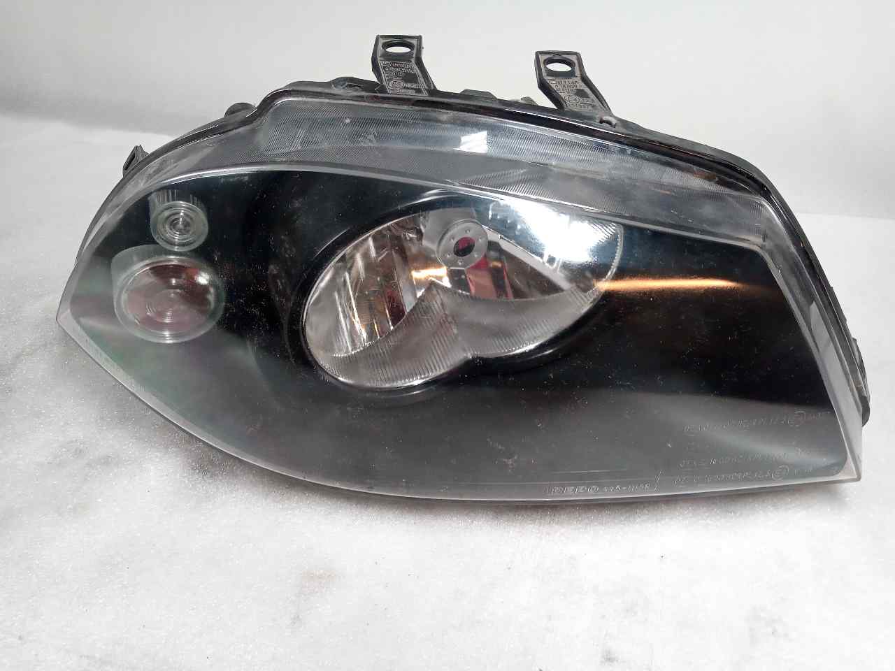 SEAT Ibiza 3 generation (2002-2008) Front Right Headlight 02442725 23803184