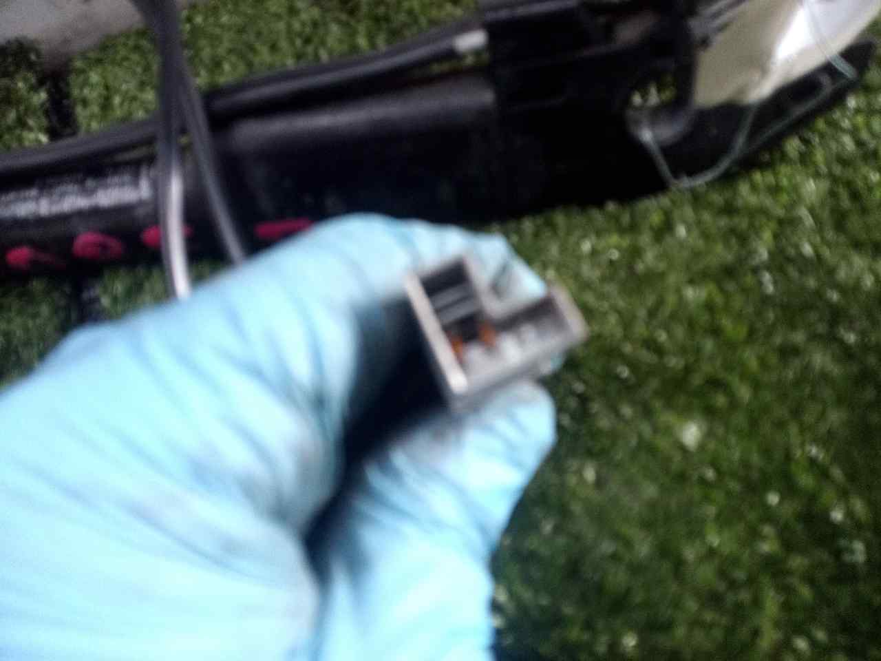 Pretensor del airbag derecho N47D20A 34050061A de Bmw 1 (e81) 2006-2011 143 CV con 284483 km - pieza usada
