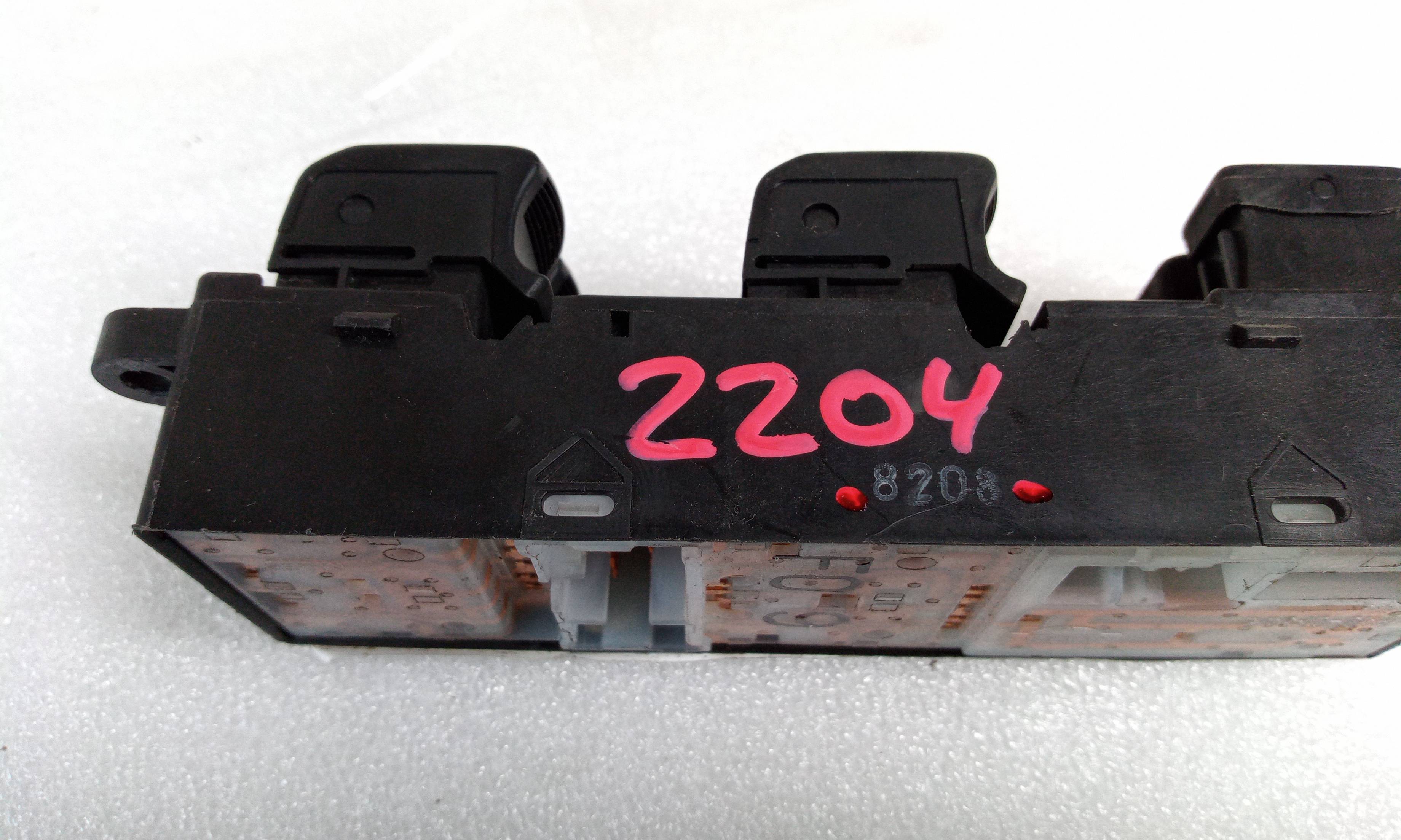 Mando elevalunas delantero izquierdo EJ204 8208 de Subaru Forester (sg_, s11sg) 2005-2008 158 CV - pieza usada