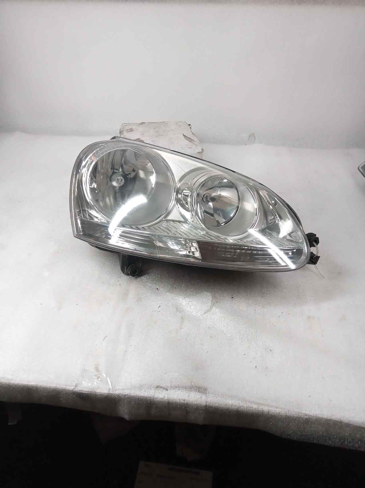 VOLKSWAGEN Jetta 5 generation (2005-2011) Front Right Headlight 1K6941006P 24829079