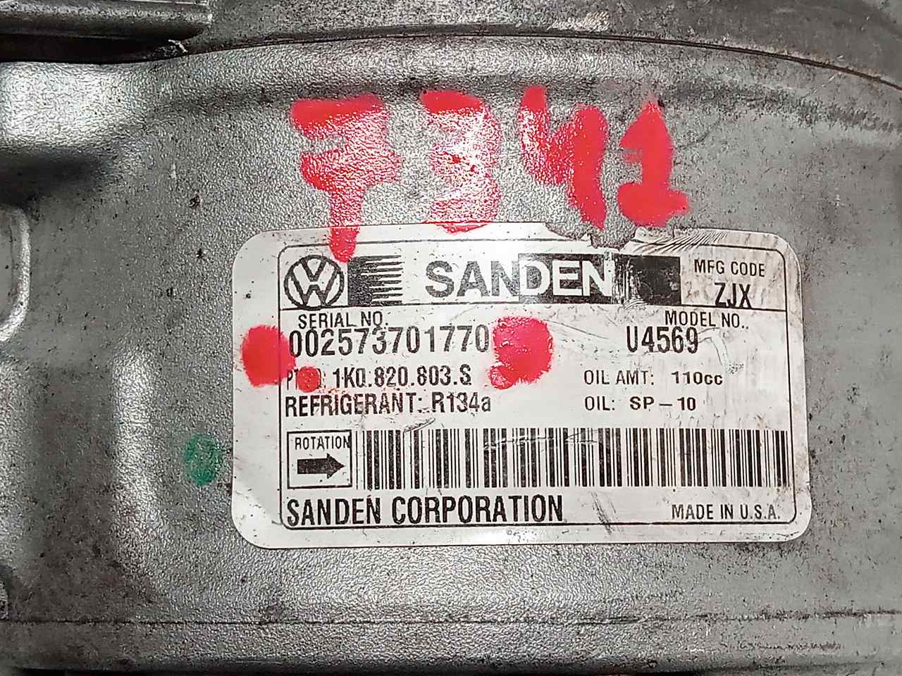 VOLKSWAGEN Jetta 5 generation (2005-2011) Air Condition Pump 002573701770 24828846