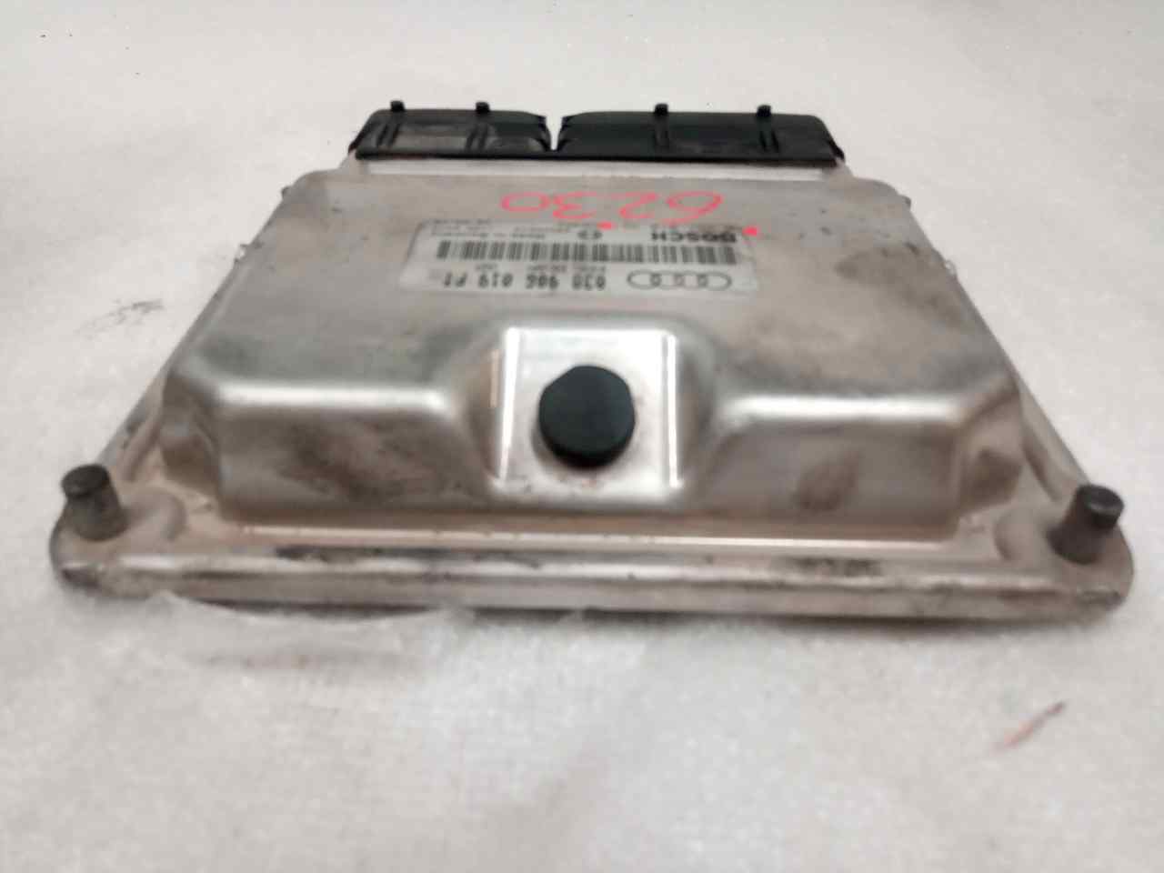 Switchboard engine uce 0281010981 de Audi A3 (8l1) 1997-2001 131 CV - pieza usada