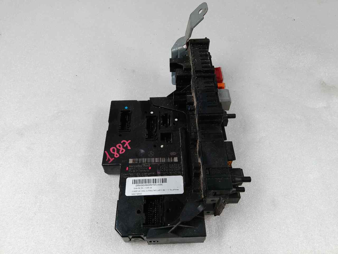 MERCEDES-BENZ C-Class W204/S204/C204 (2004-2015) Fuse Box 5DK01102242 23801124