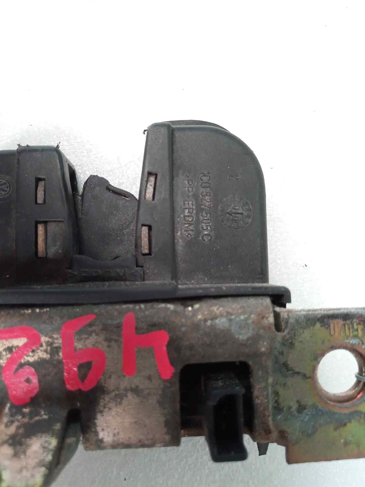 Cerradura maletero / porton ALH 1C0827505C de Volkswagen New beetle (9c1, 1c1) 2000-2010 90 CV - pieza usada