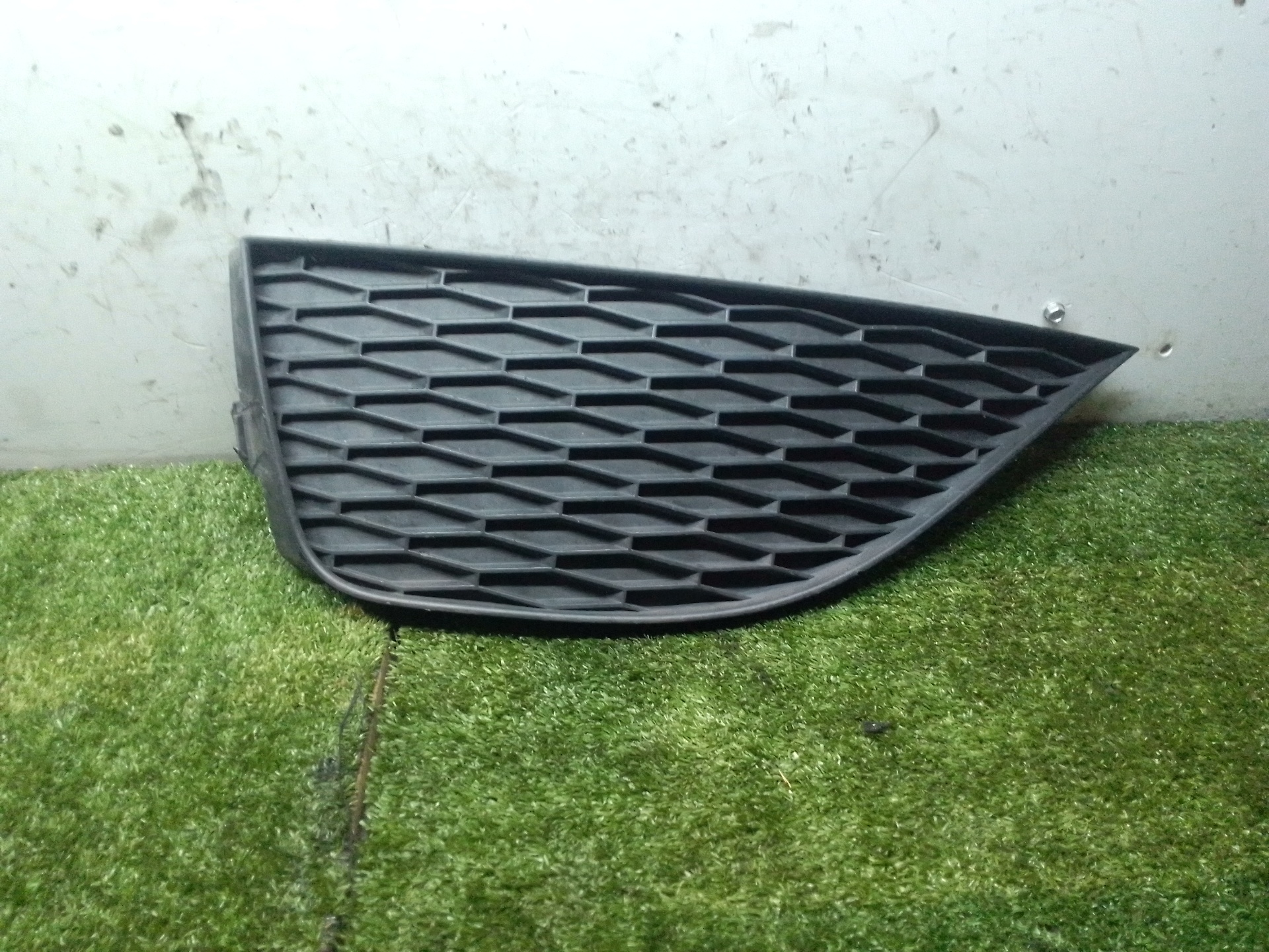 SEAT Ibiza 4 generation (2008-2017) Front Left Grill 6J0853665 20045621